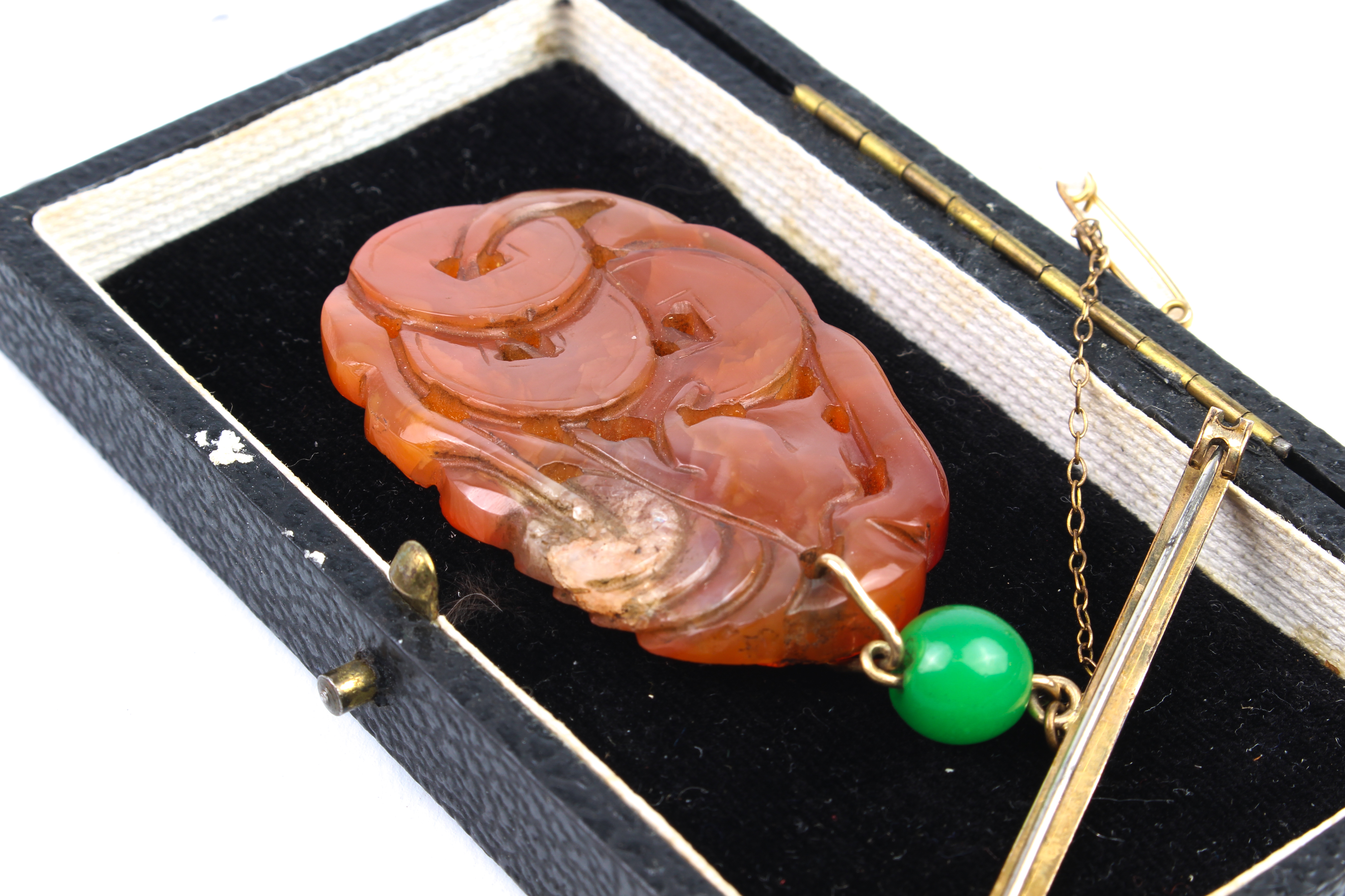 A mid-century Chinese carved jade plaque on bar brooch - the ovoid, russet jade plaque pierced and - Image 13 of 13