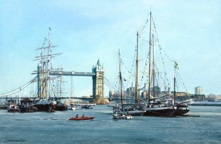**Michael John Hunt (Contemp.) Anchorage off Tower Bridge, London oil on canvas, signed 20 x 30