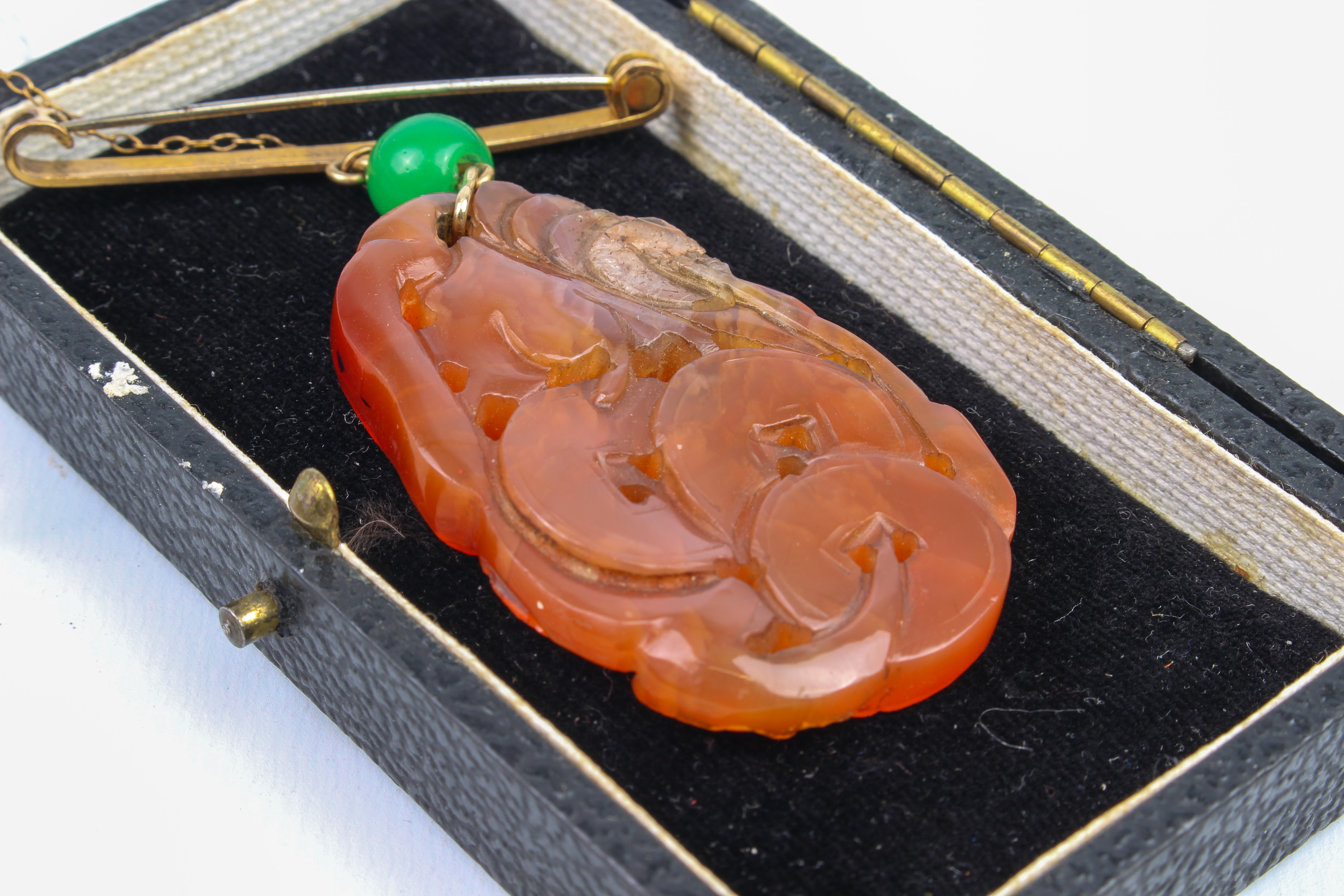 A mid-century Chinese carved jade plaque on bar brooch - the ovoid, russet jade plaque pierced and - Image 12 of 13
