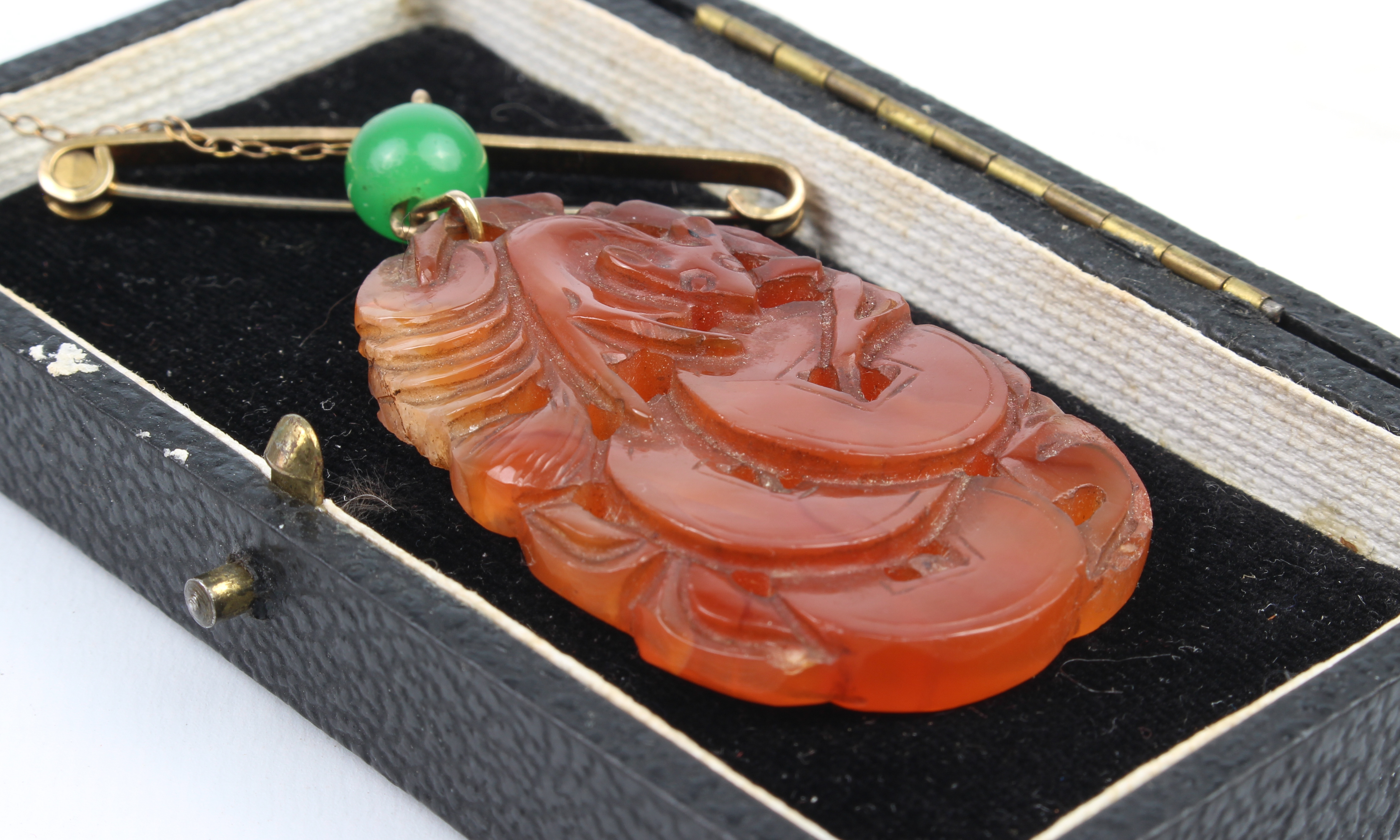 A mid-century Chinese carved jade plaque on bar brooch - the ovoid, russet jade plaque pierced and - Image 11 of 13