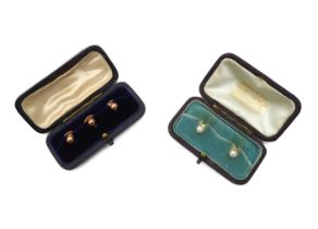 A cased pair of 18ct gold and pearl collar studs - early 20th century, stamped '18', 10mm