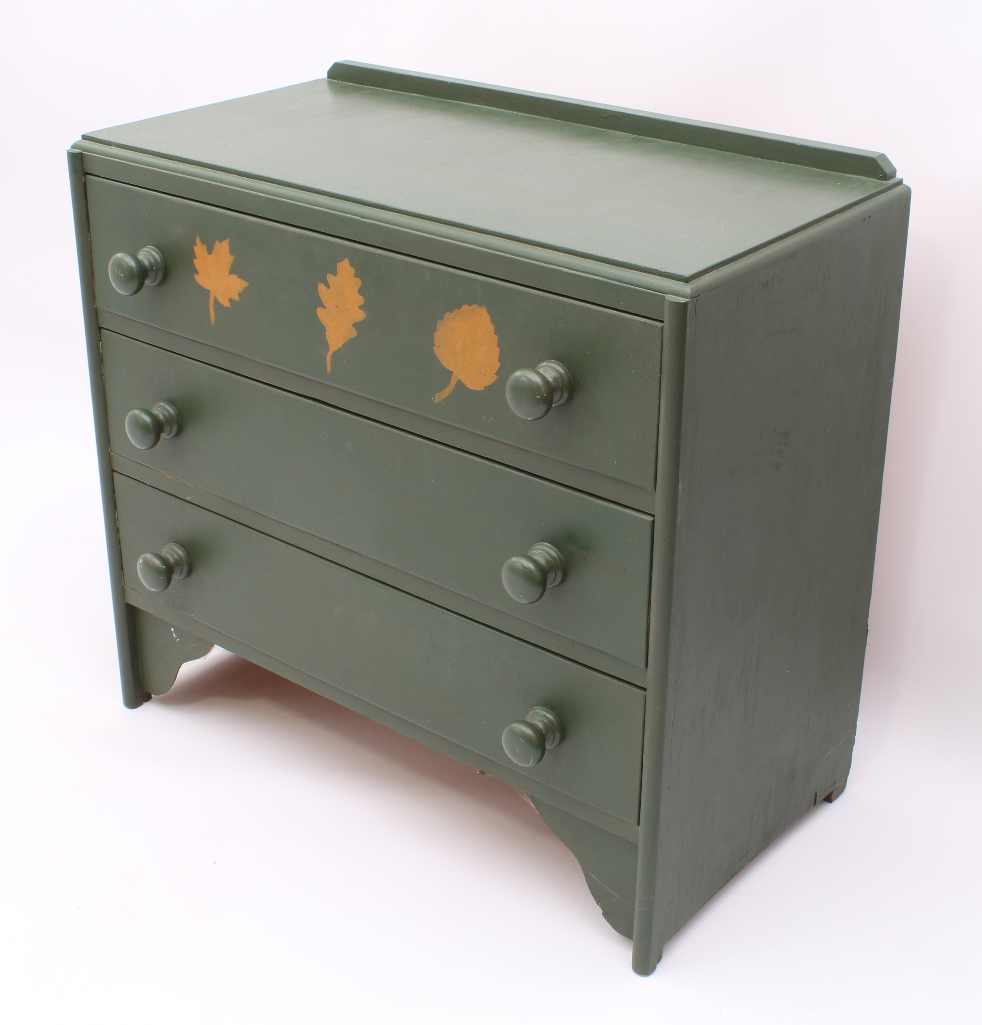 A pair of green painted pine bedside cabinets - each with a single drawer over a panelled cupboard - Image 8 of 9