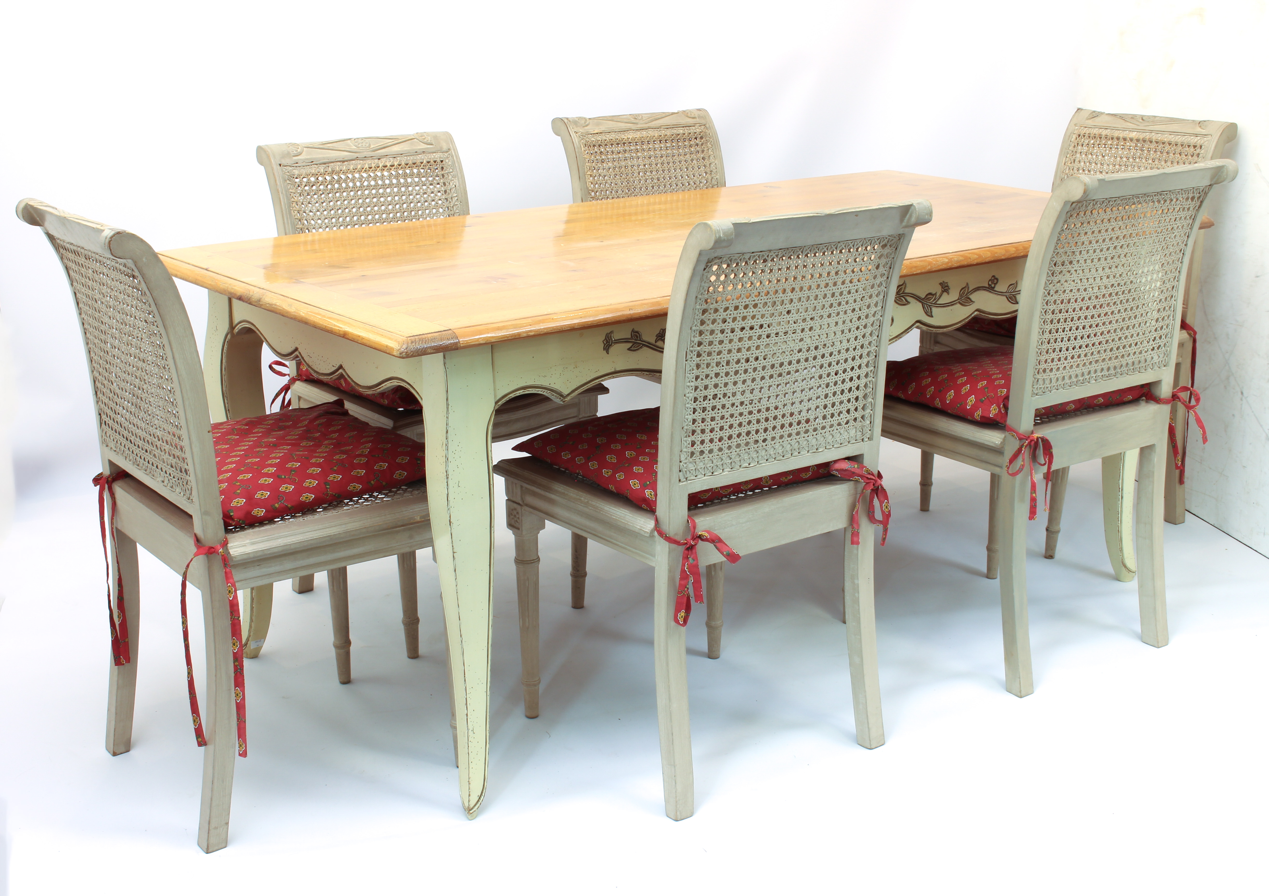 A French style painted and pine extending dining table and chairs - late 20th century, the