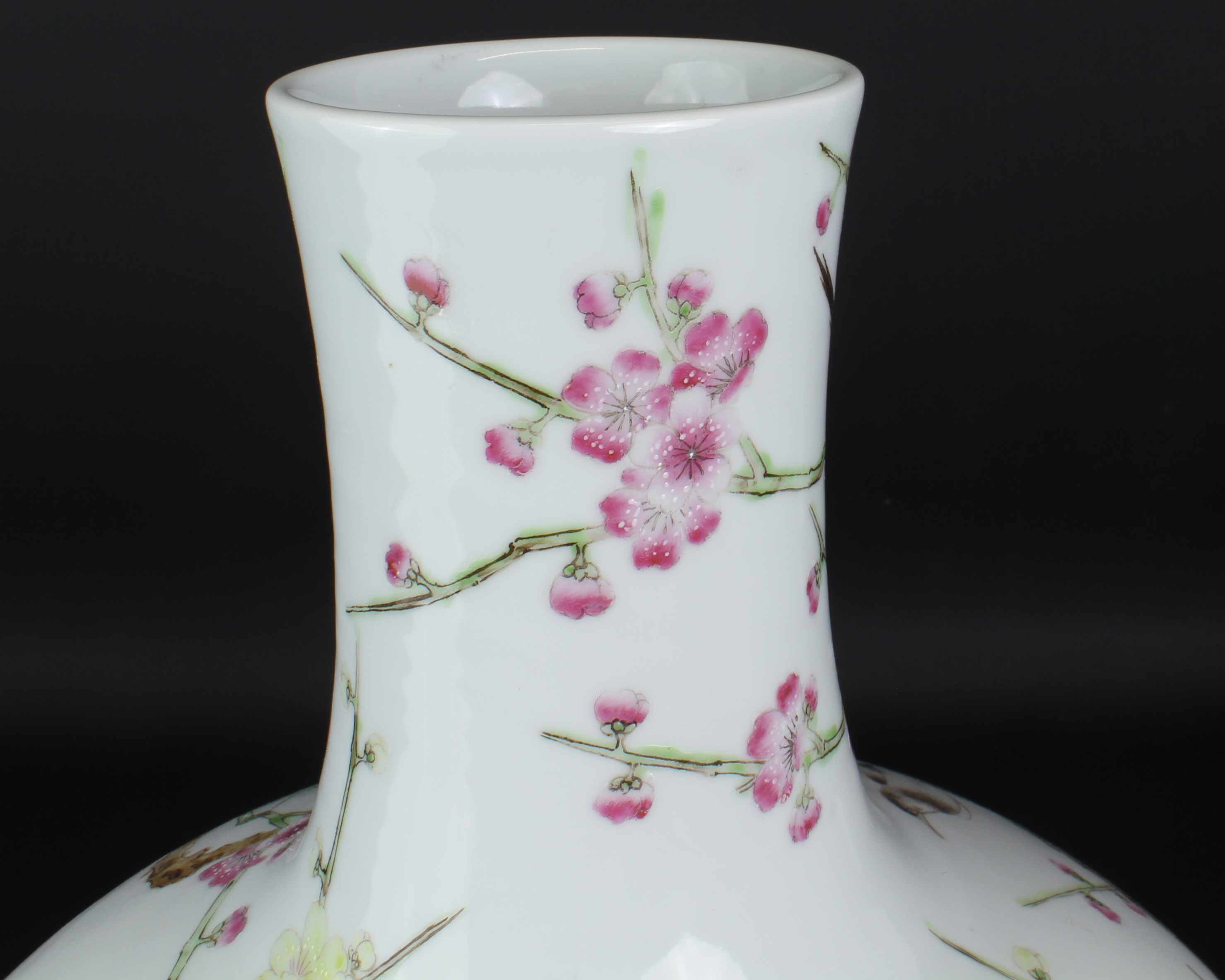 A large Chinese porcelain famille rose bottle vase - late 20th century with apocryphal Yongzheng - Image 5 of 6