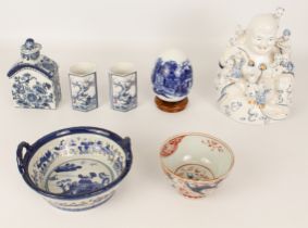 A small group of Oriental porcelain - including an antique Chinese Imari decorated bowl, 19th