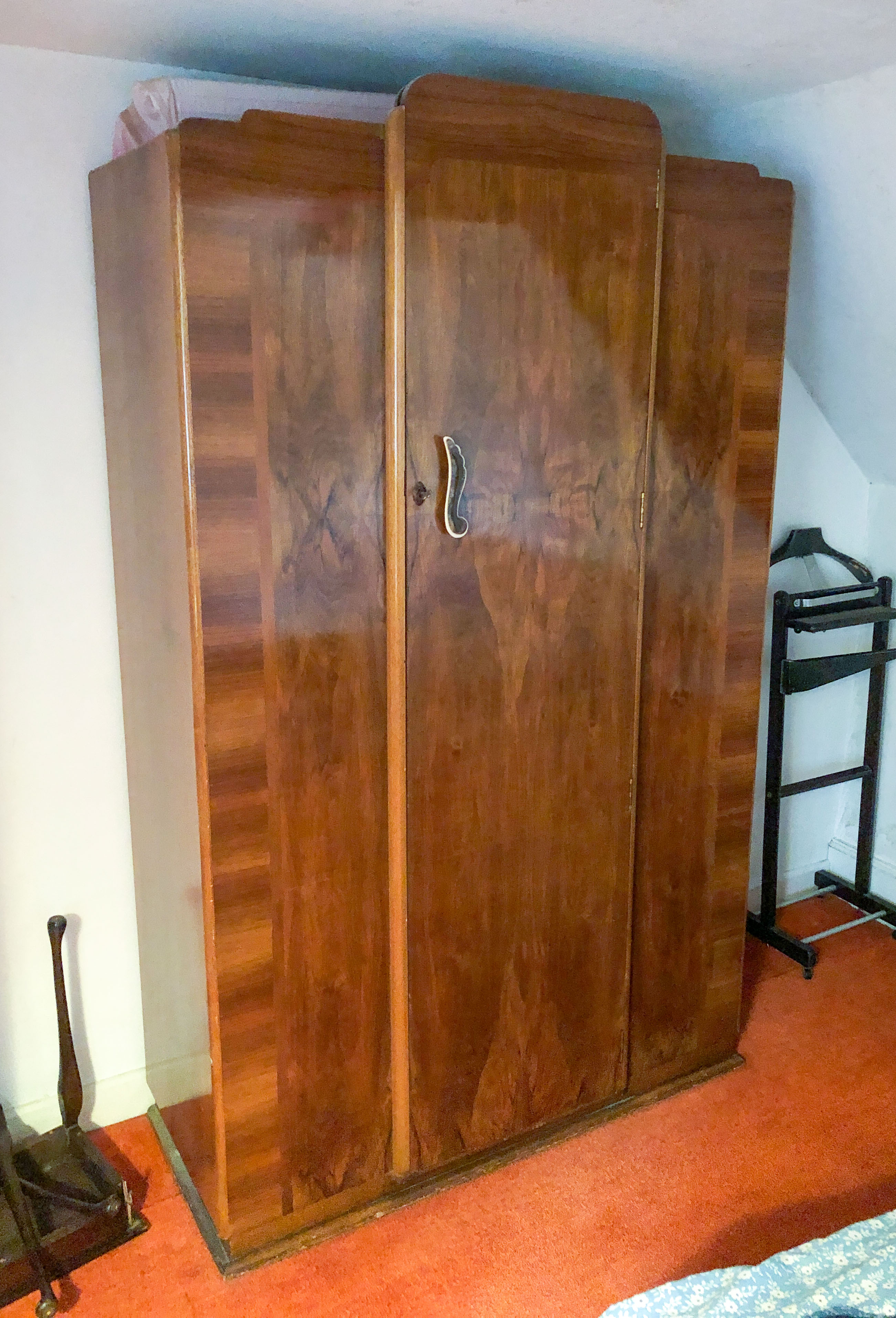 An Art Deco walnut cloud-style three-piece bedroom furniture suite - comprising double and single - Image 3 of 9