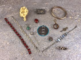 A small collection of antique and vintage silver and costume jewellery - including an Edwardian