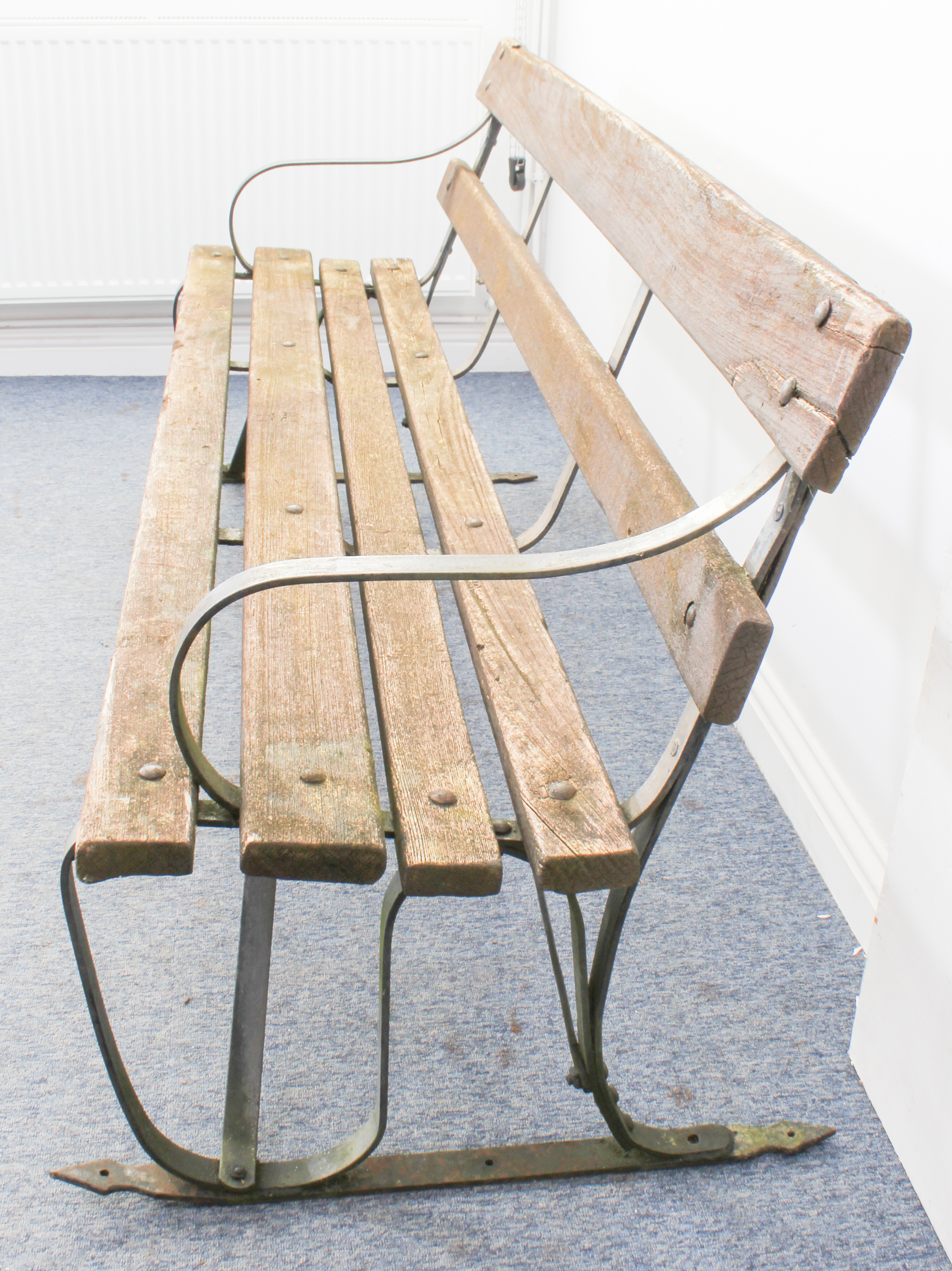 A wrought iron and hardwood slatted garden bench - 198 cm long. (similar to lot 549) - Image 3 of 3