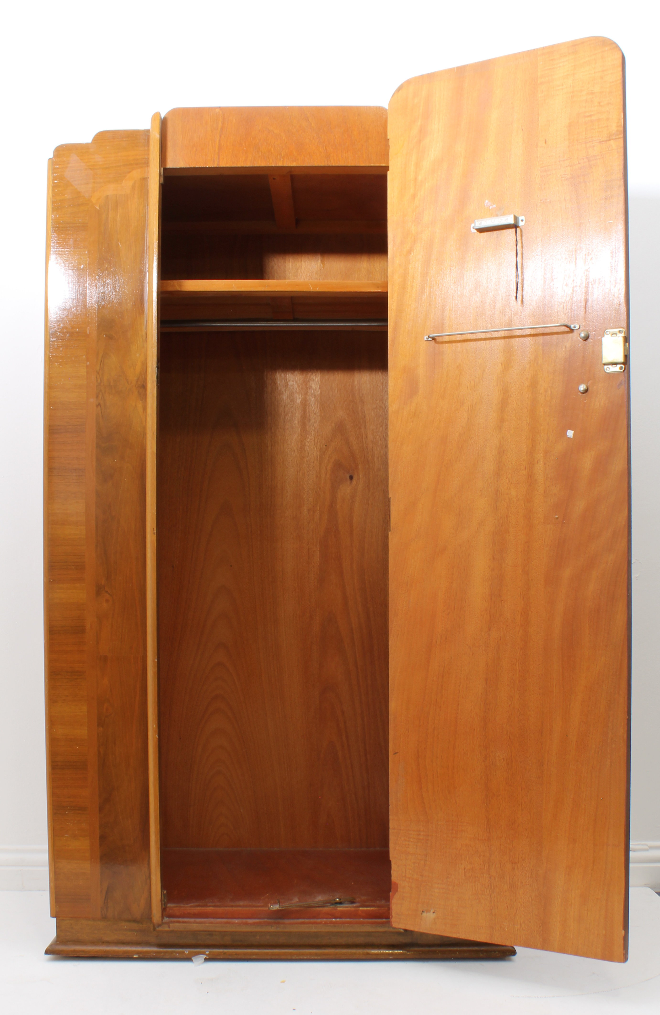 An Art Deco walnut cloud-style three-piece bedroom furniture suite - comprising double and single - Image 6 of 9