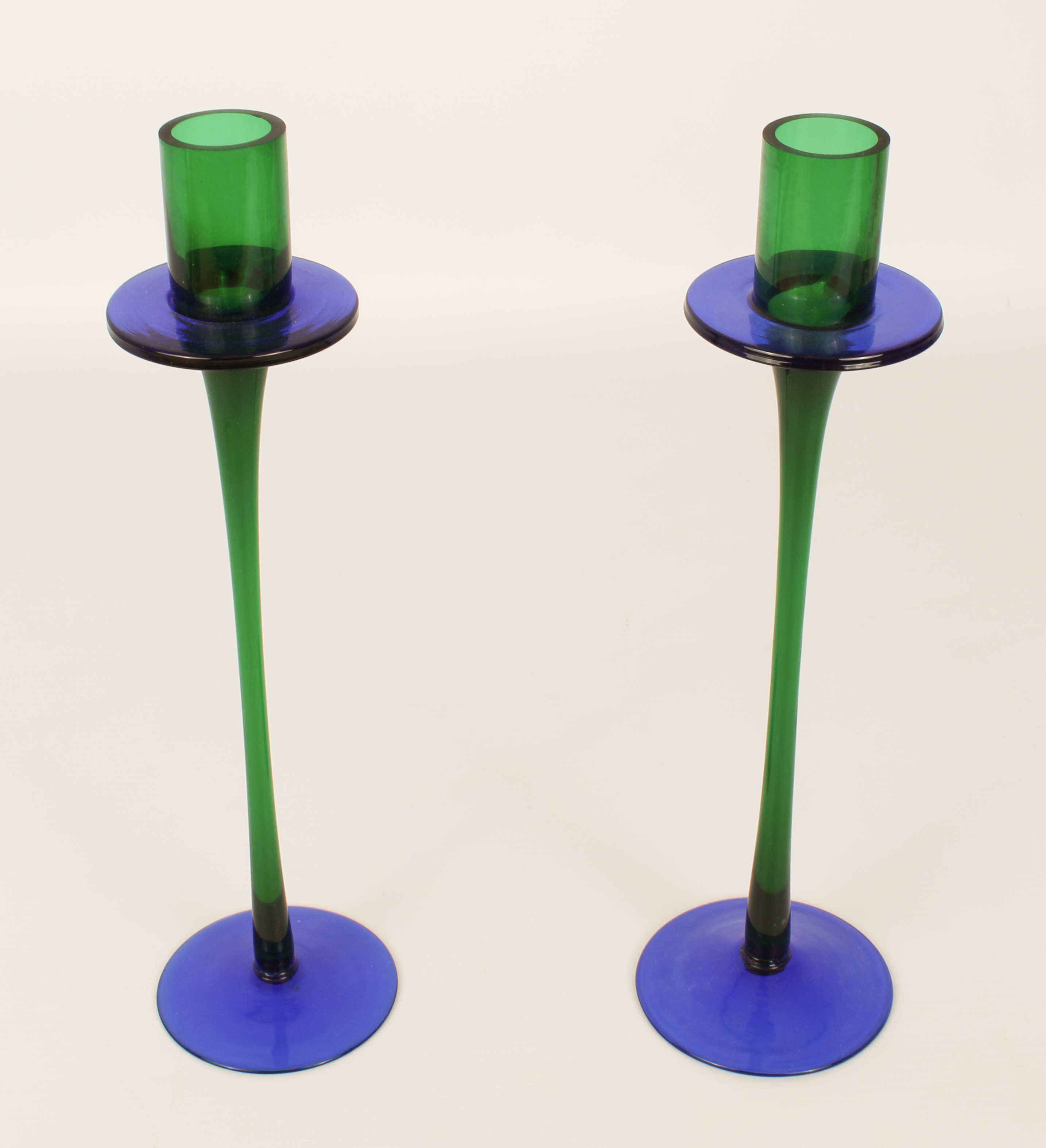 A pair of retro green and blue art glass candlesticks - 1980s, blown glass, with cylindrical nozzles - Image 4 of 4