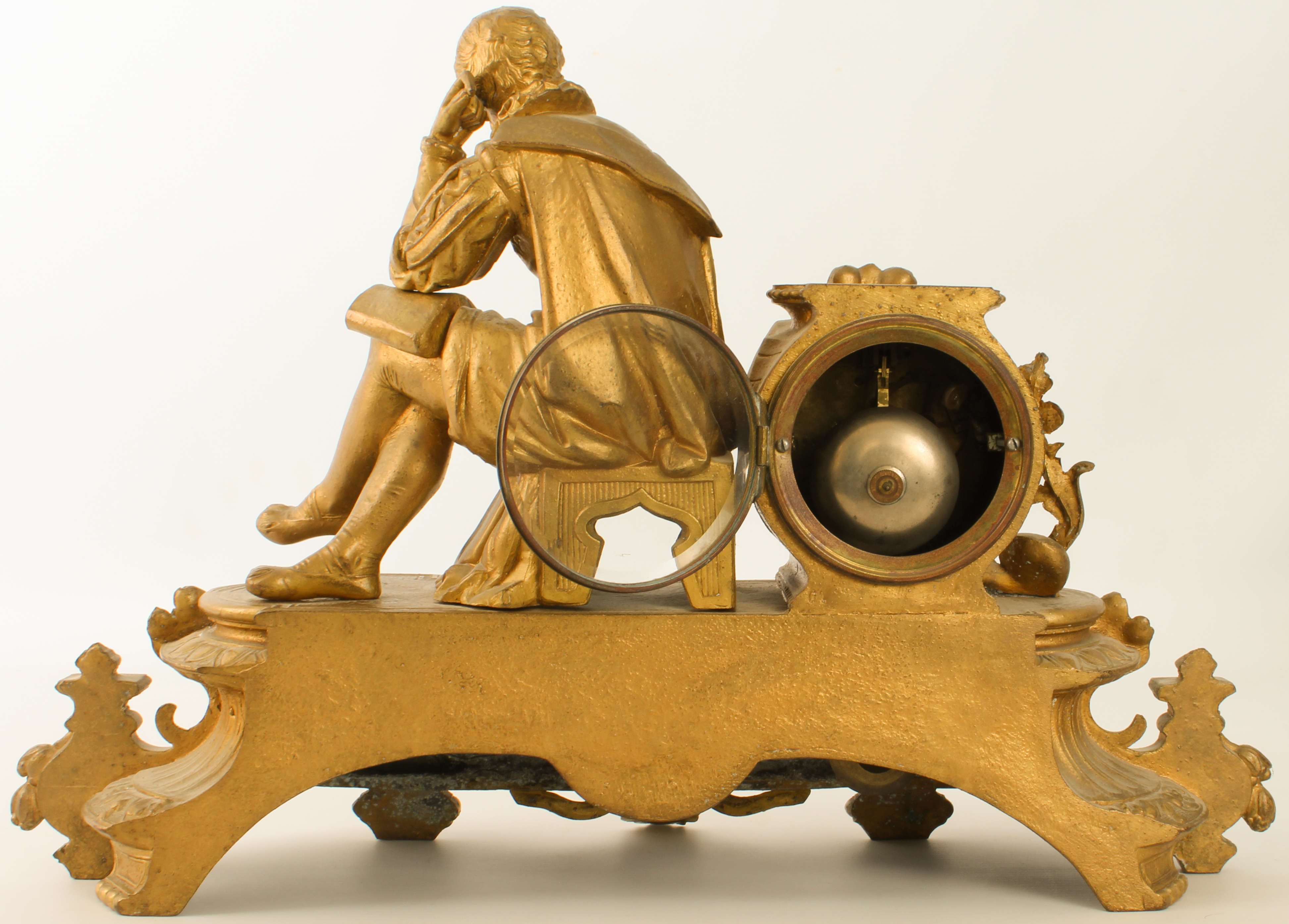 A French gilt-spelter mantel clock - early 20th century, the case with a seated figure of William - Image 4 of 5