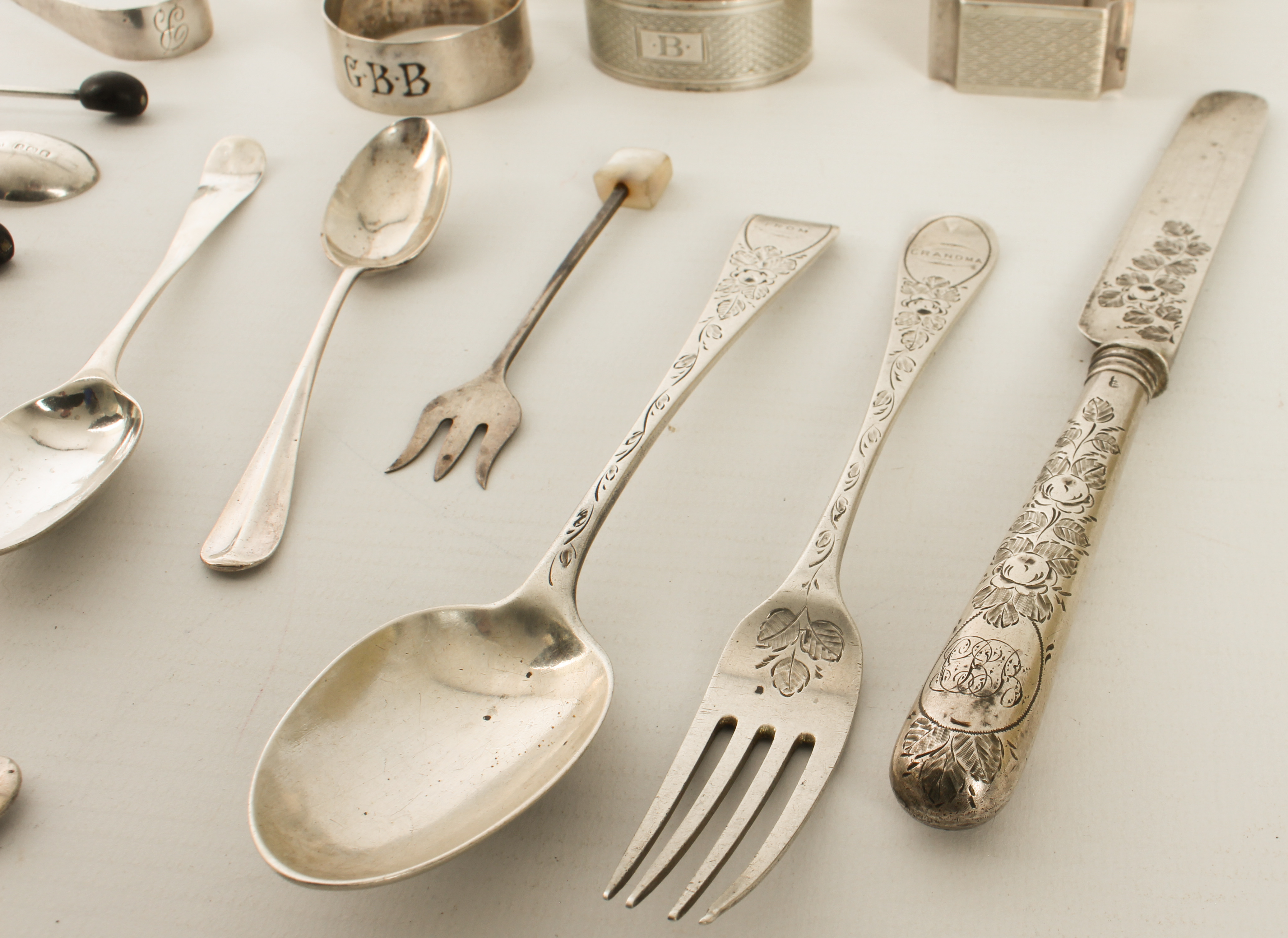 A collection of 19th and early 20th century silver flatware - to include a William IV fiddle pattern - Image 4 of 7