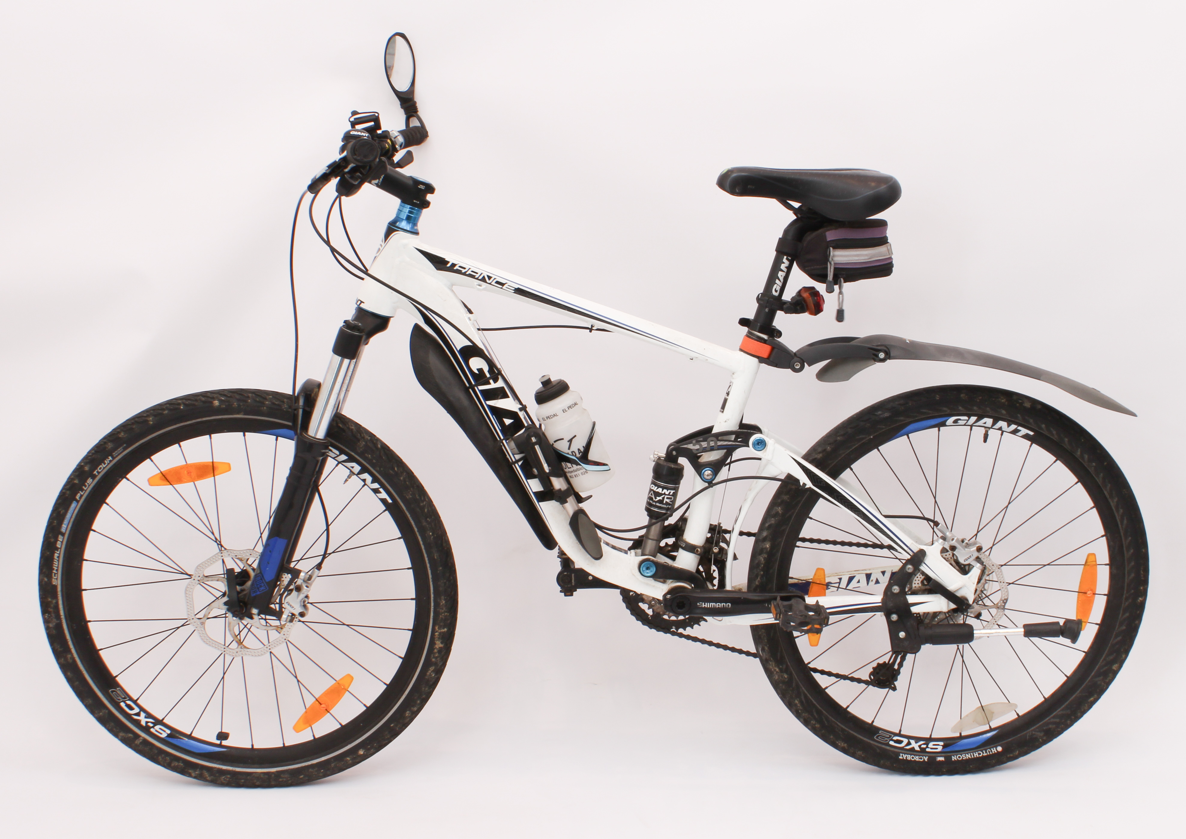 A white Giant 'Trance' full suspension mountain bike complete with two-bike car-rack, cover and - Image 9 of 14