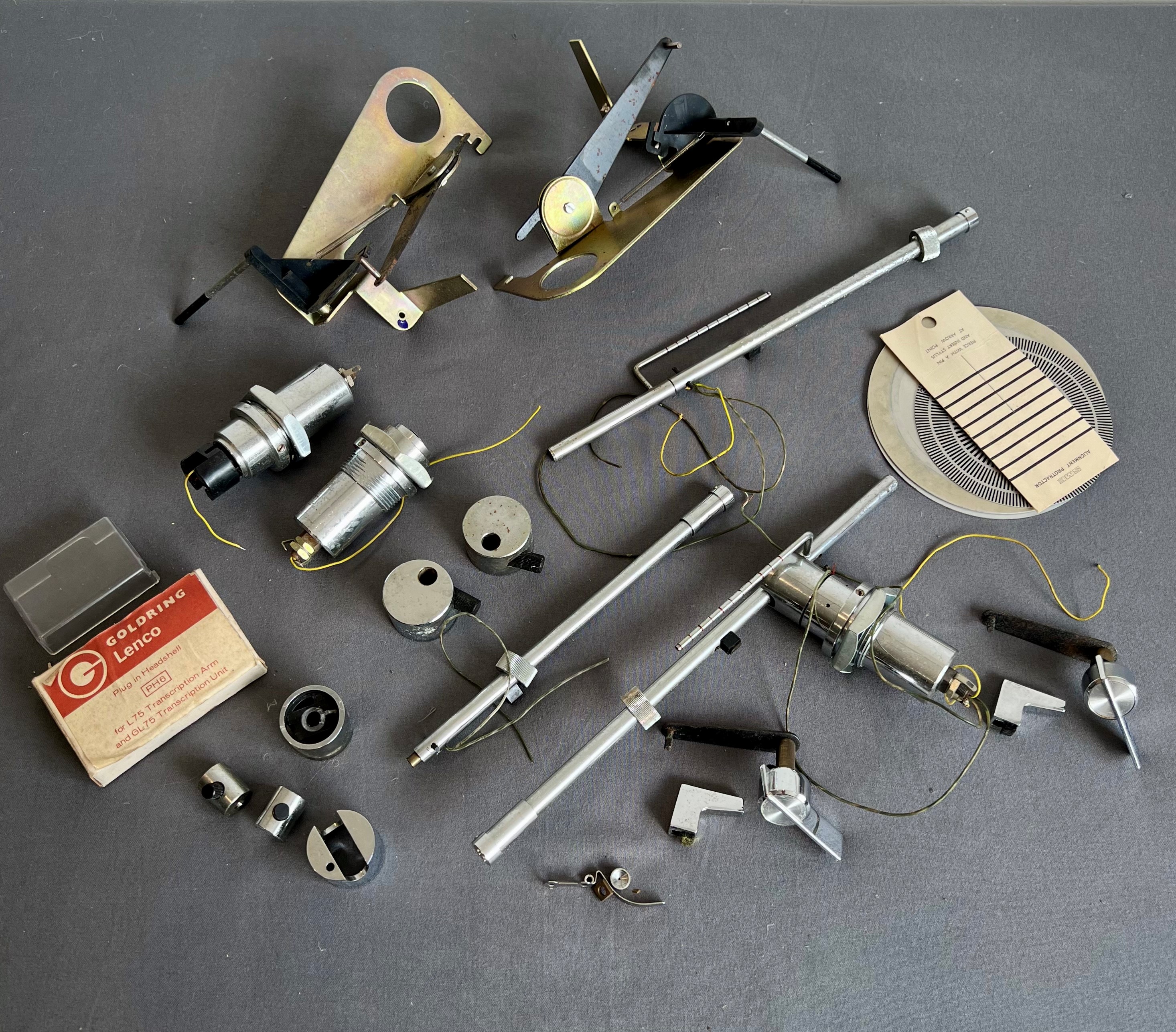 A small collection of vintage turntable parts - including a Michell tonearm with Audio-Technica - Image 3 of 3