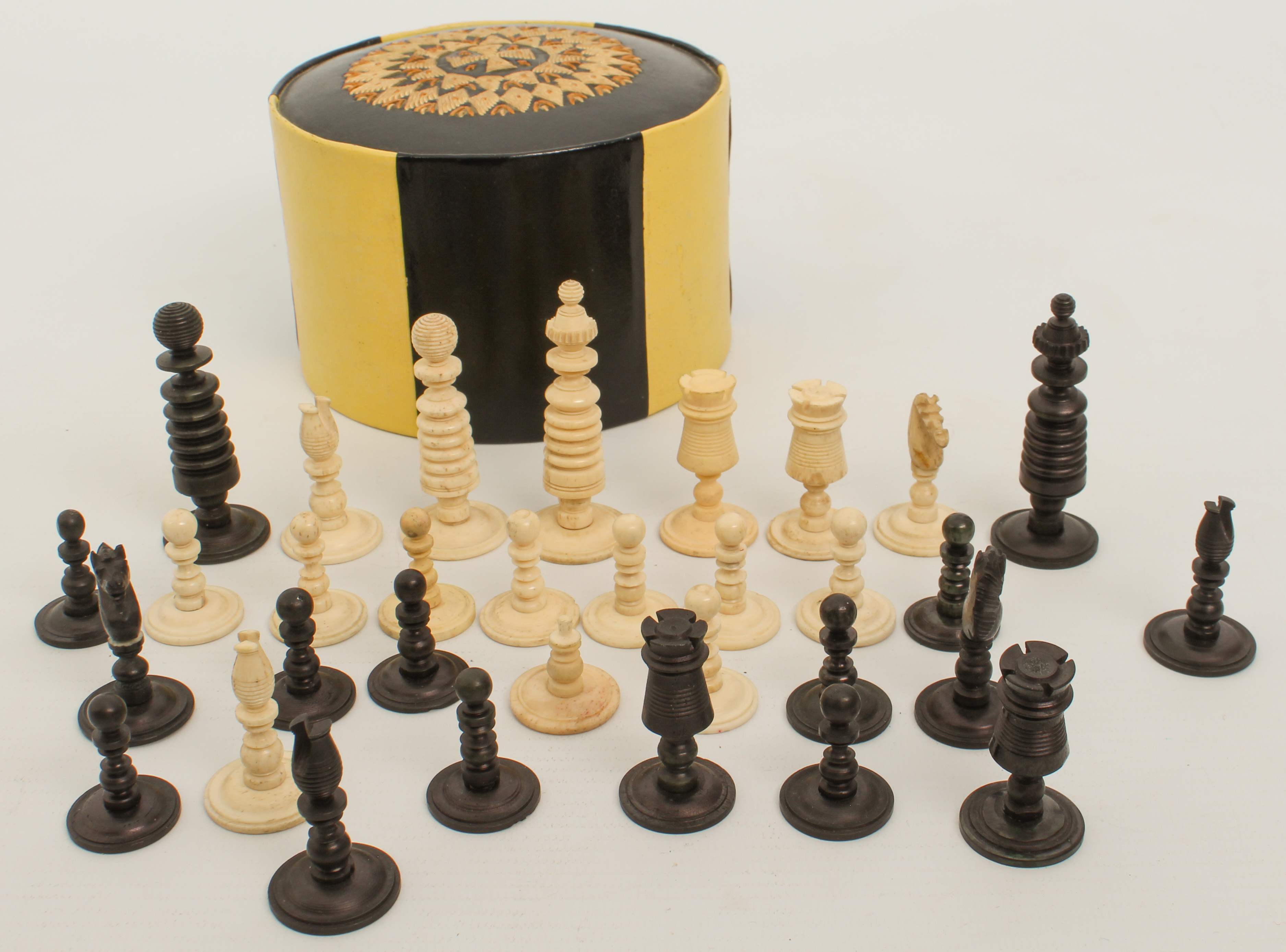 A mixed lot of miscellania to include a part chess set, jewellery, nutcrackers etc. - Image 2 of 2