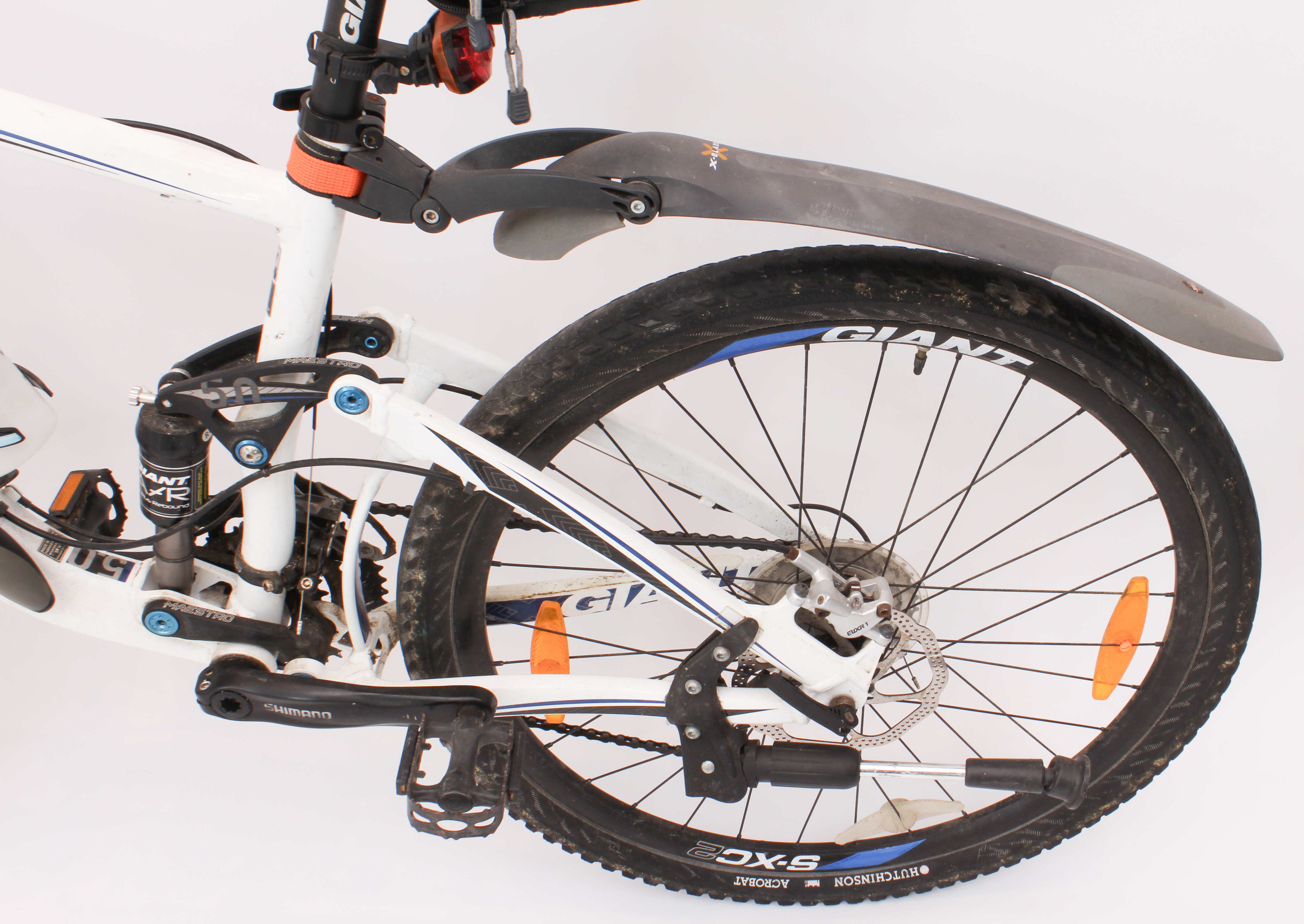 A white Giant 'Trance' full suspension mountain bike complete with two-bike car-rack, cover and - Image 4 of 14