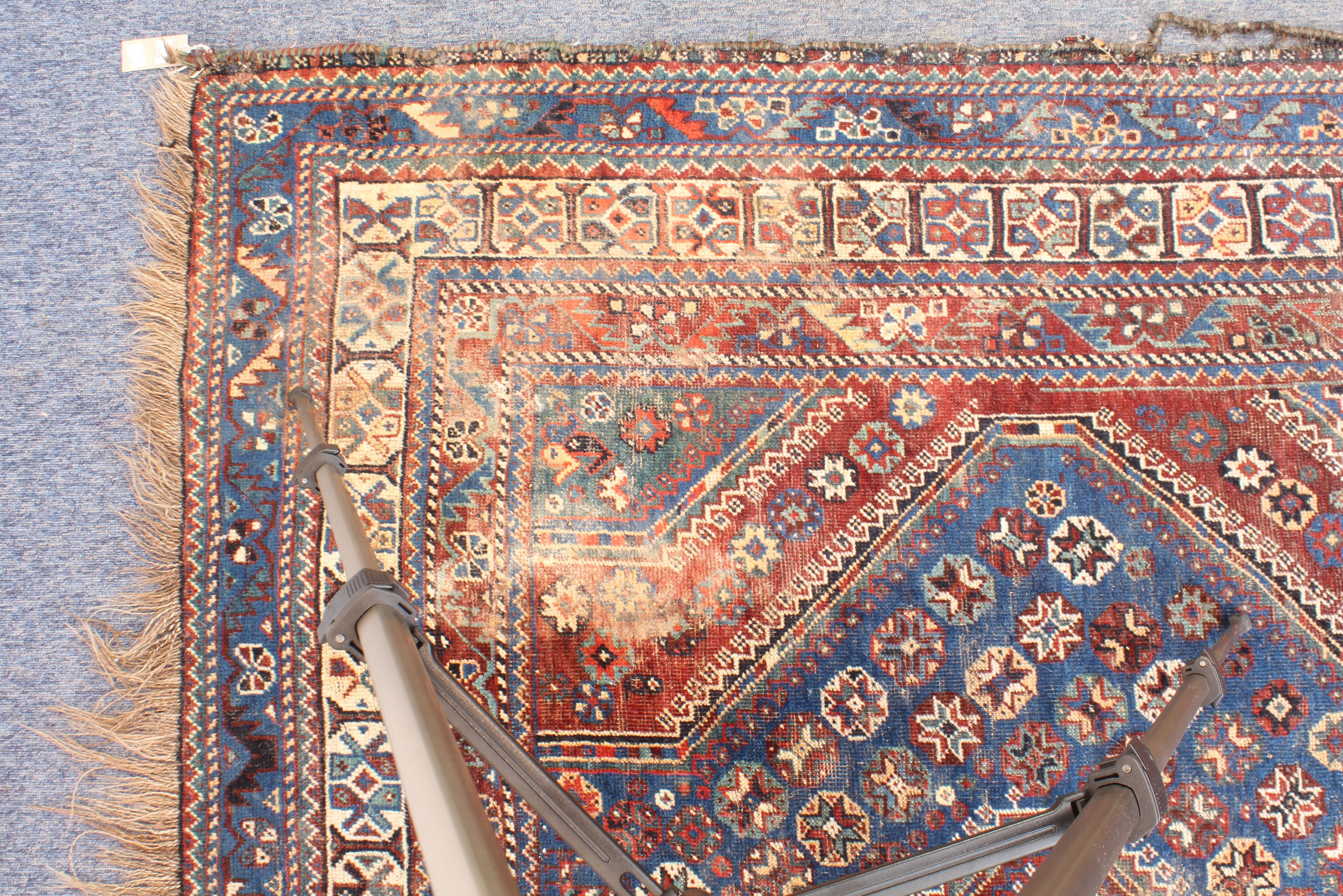 A large Persian Heriz rug - probably early 20th century, the three madder pole medallions with - Image 5 of 6