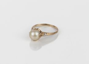 An 18ct yellow gold and cultured pearl ring - stamped 'K18', the 7.5mm pearl in a four claw