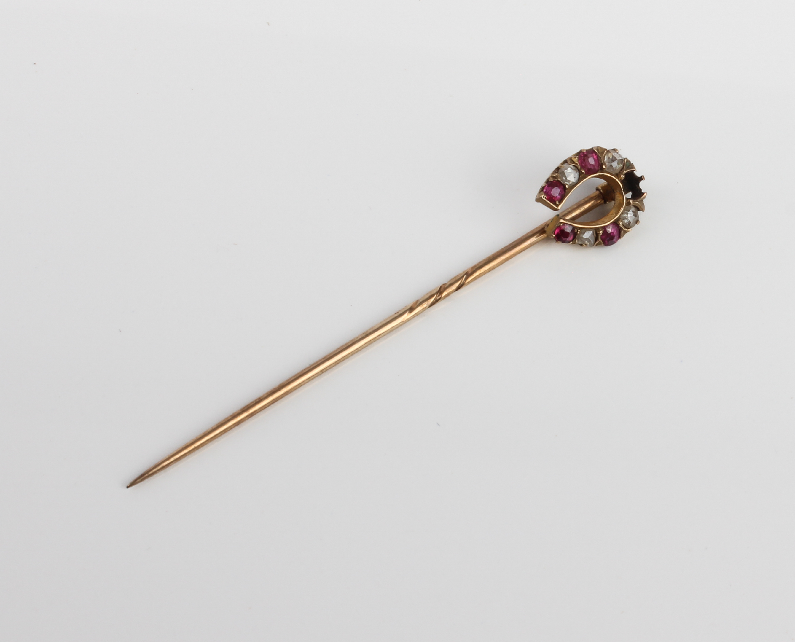 An antique 9ct yellow gold, ruby and diamond horseshoe stick pin - with rose gold pin, one ruby - Image 3 of 3
