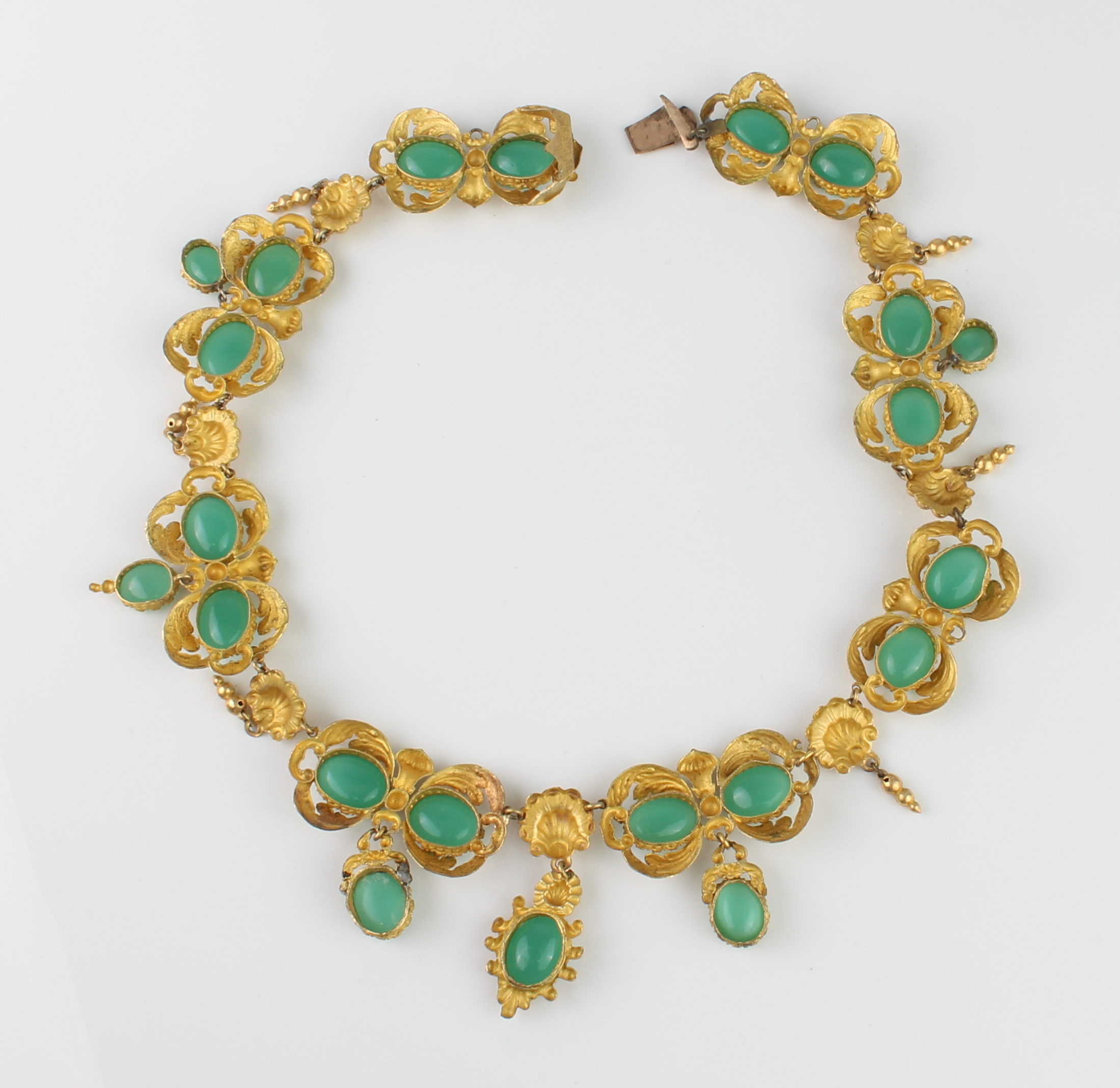 A vintage silver gilt and green agate necklace - probably 1950s with pairs of agate cabochons in - Image 5 of 5