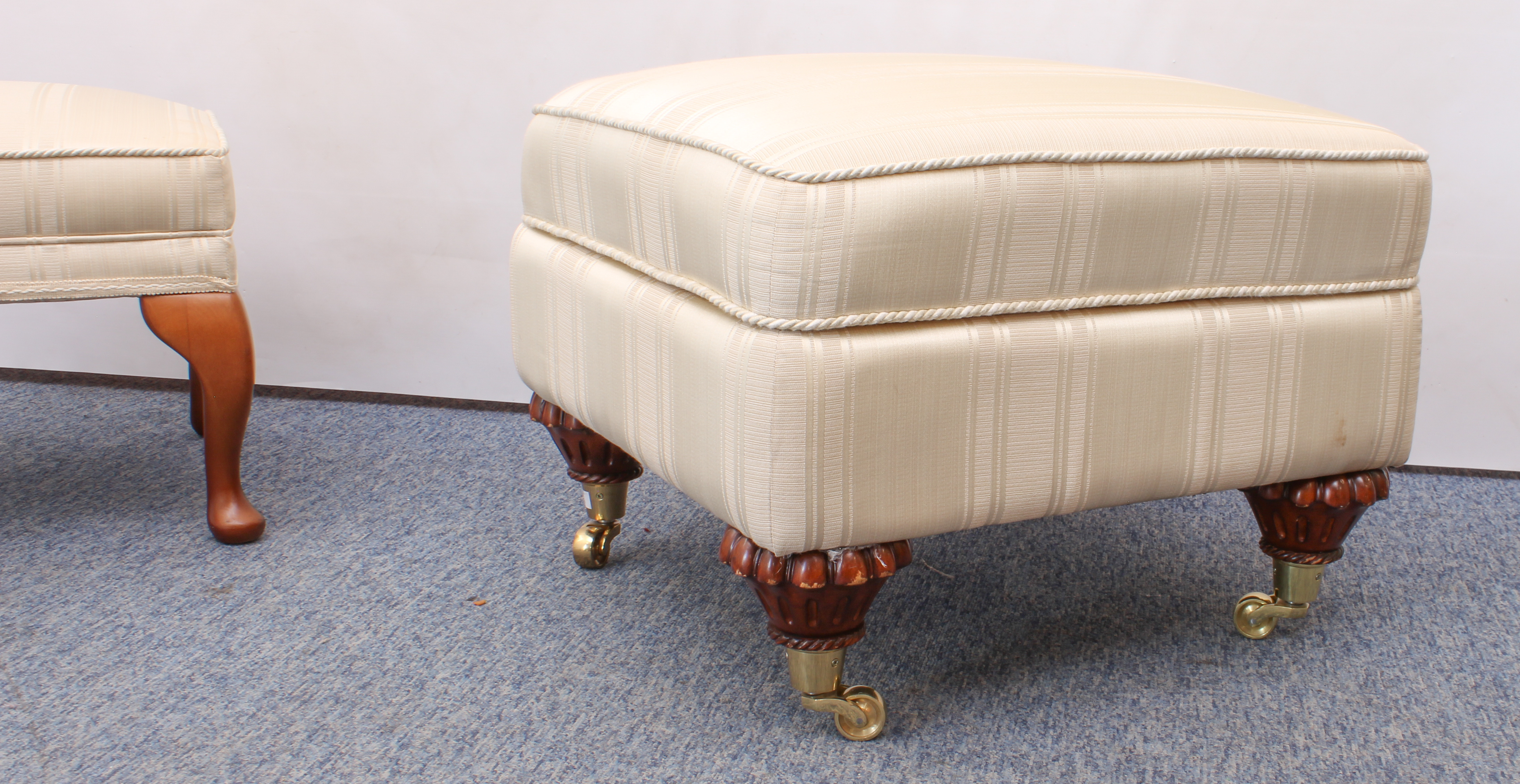 Two pieces: an antique-style upholstered box-stool - the lifting seat with storage beneath, in ivory - Image 3 of 4