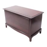 A modern mahogany blanket box - (LWH 95 x 48 x 58.5 cm)