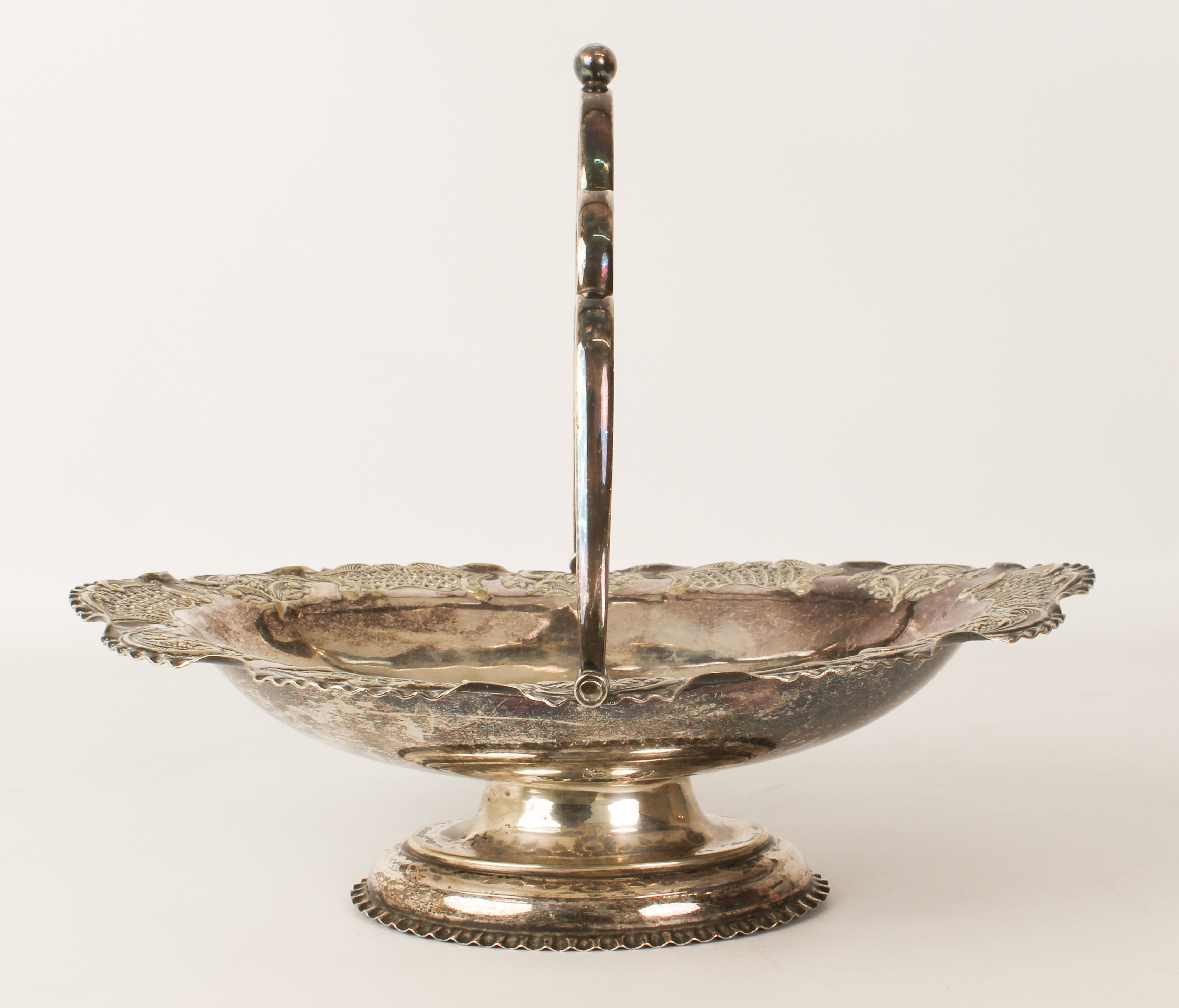 A silver-plated tray with fruiting vine border, on three bun feet (29 cm diameter) together with a - Image 3 of 6