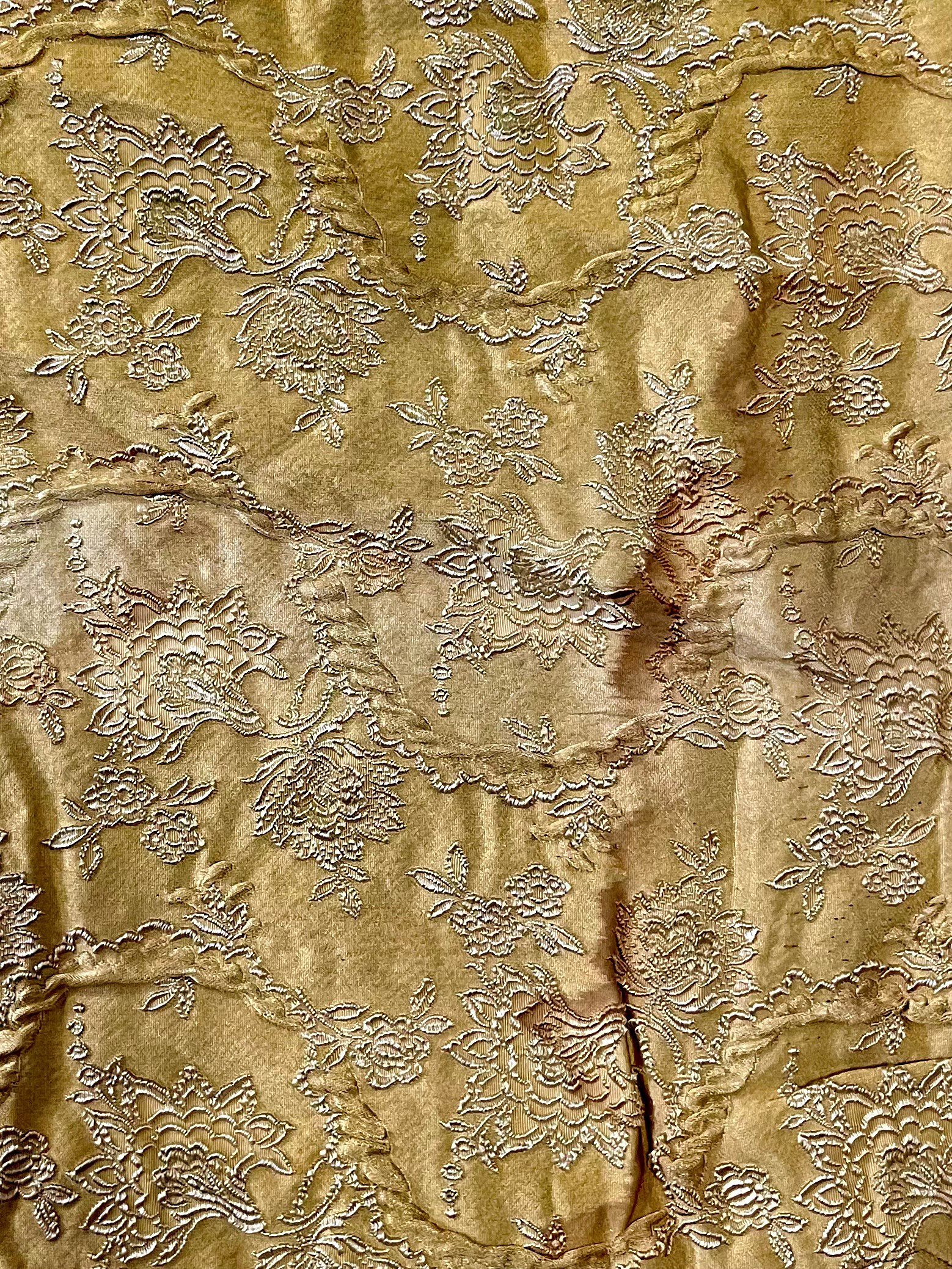 Three single curtains in vintage gold, damask style fabric with raised pattern, possibly 1950s/ 60s, - Image 4 of 4