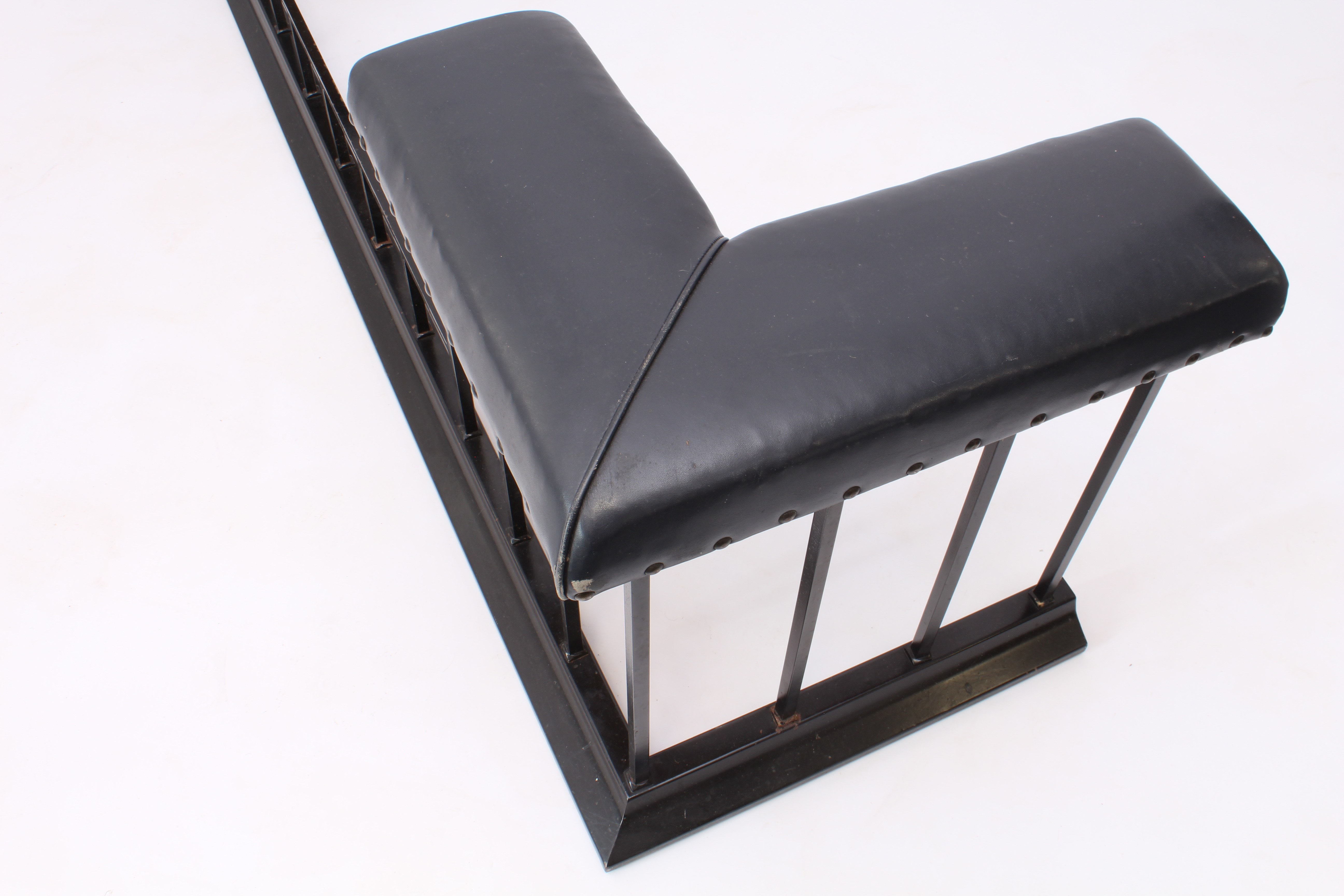 A painted steel and black leather club fender - 161.5 cm long, 49.5 cm deep, 52 cm high. - Image 3 of 4