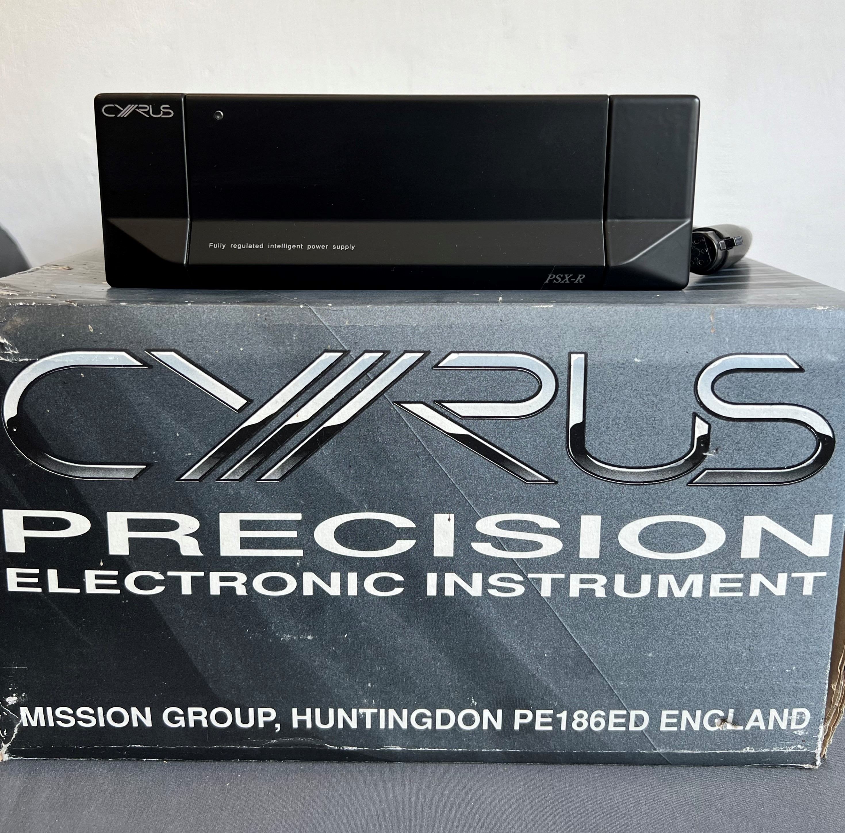 A Mission Cyrus PSX-R Fully Regulated Intelligent Power Supply hi-fi stereo component - together - Image 4 of 4