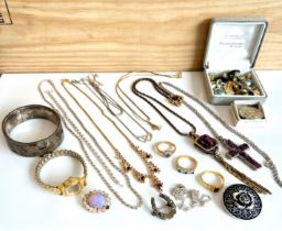 A small collection of sterling silver jewellery - including a Victorian style hollow silver hinged