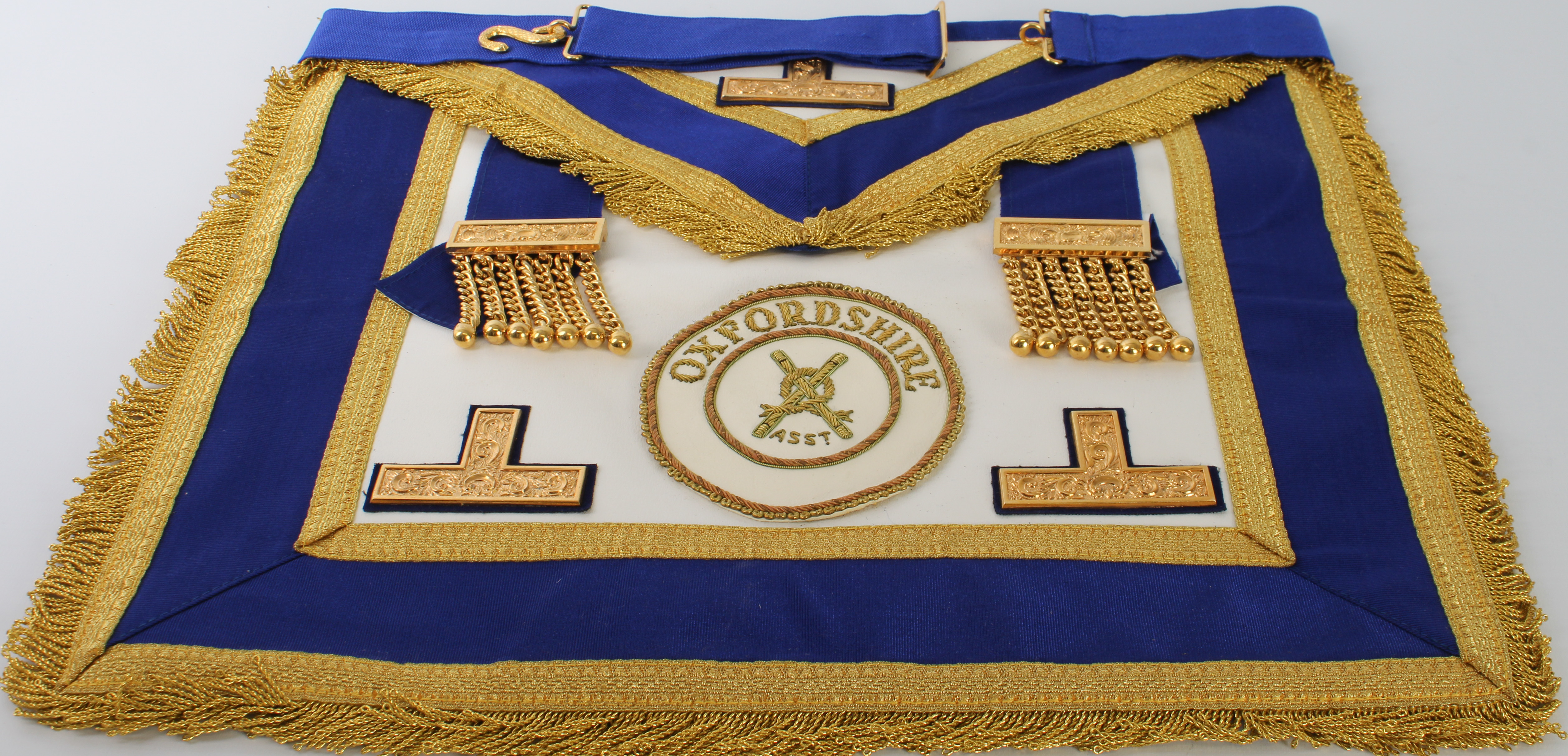 Two Freemason's aprons and associated regalia: 1. Craft Worshipful Master Mason apron with Past - Image 5 of 5