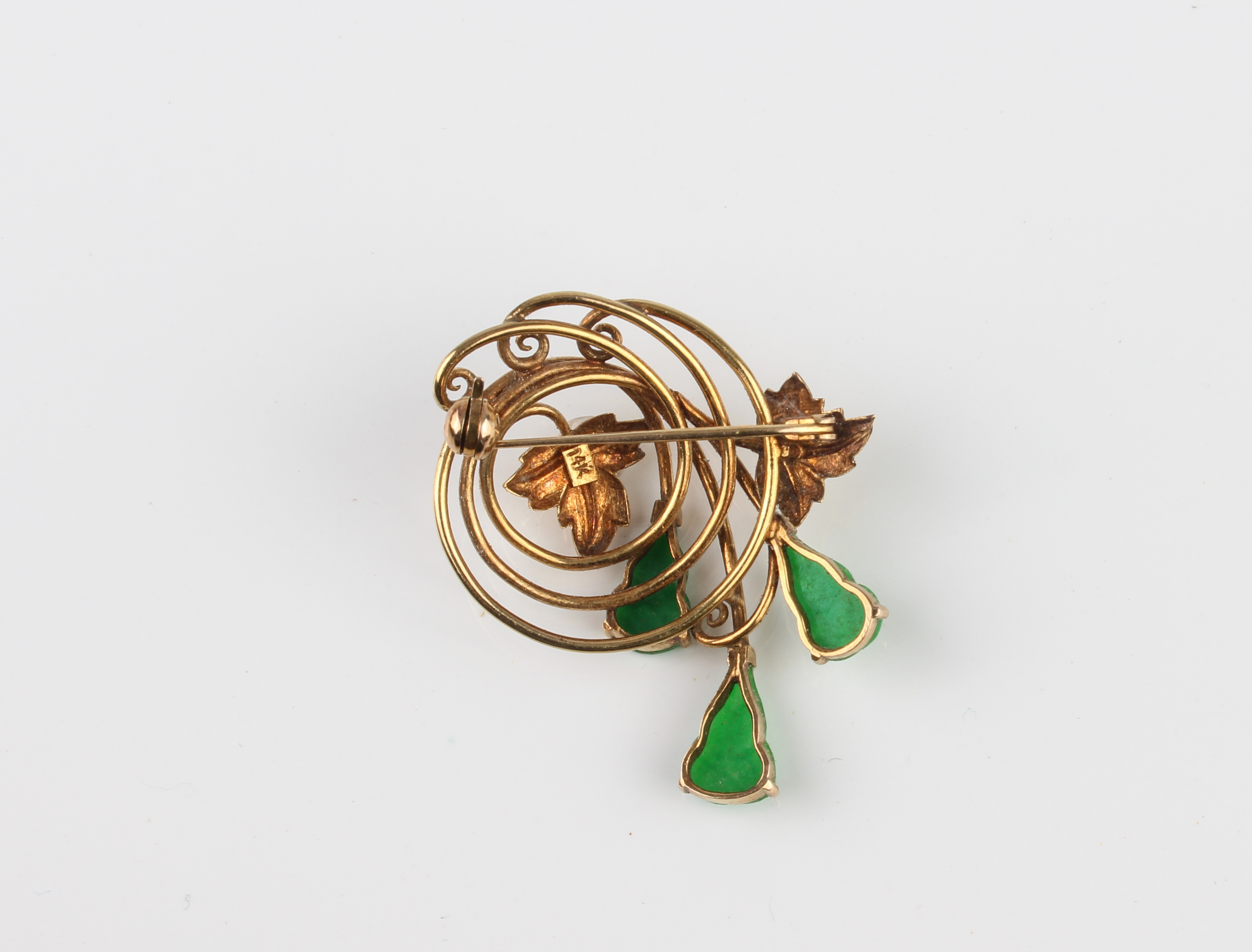 A Chinese 14ct yellow gold and jade brooch - stamped '14K', in the form of a spiralling bouquet with - Image 2 of 2