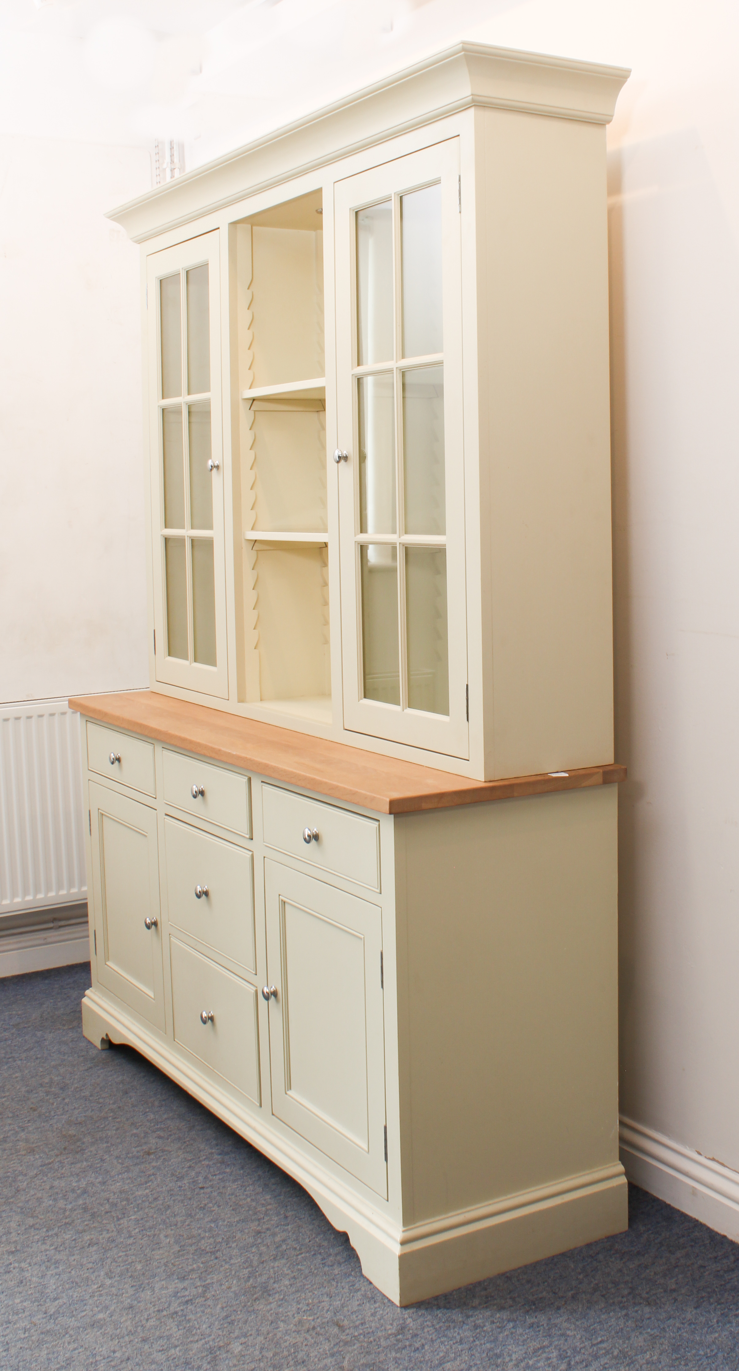 A good quality painted and pale oak part-glazed kitchen dresser - modern, the flared, cavetto - Image 2 of 9