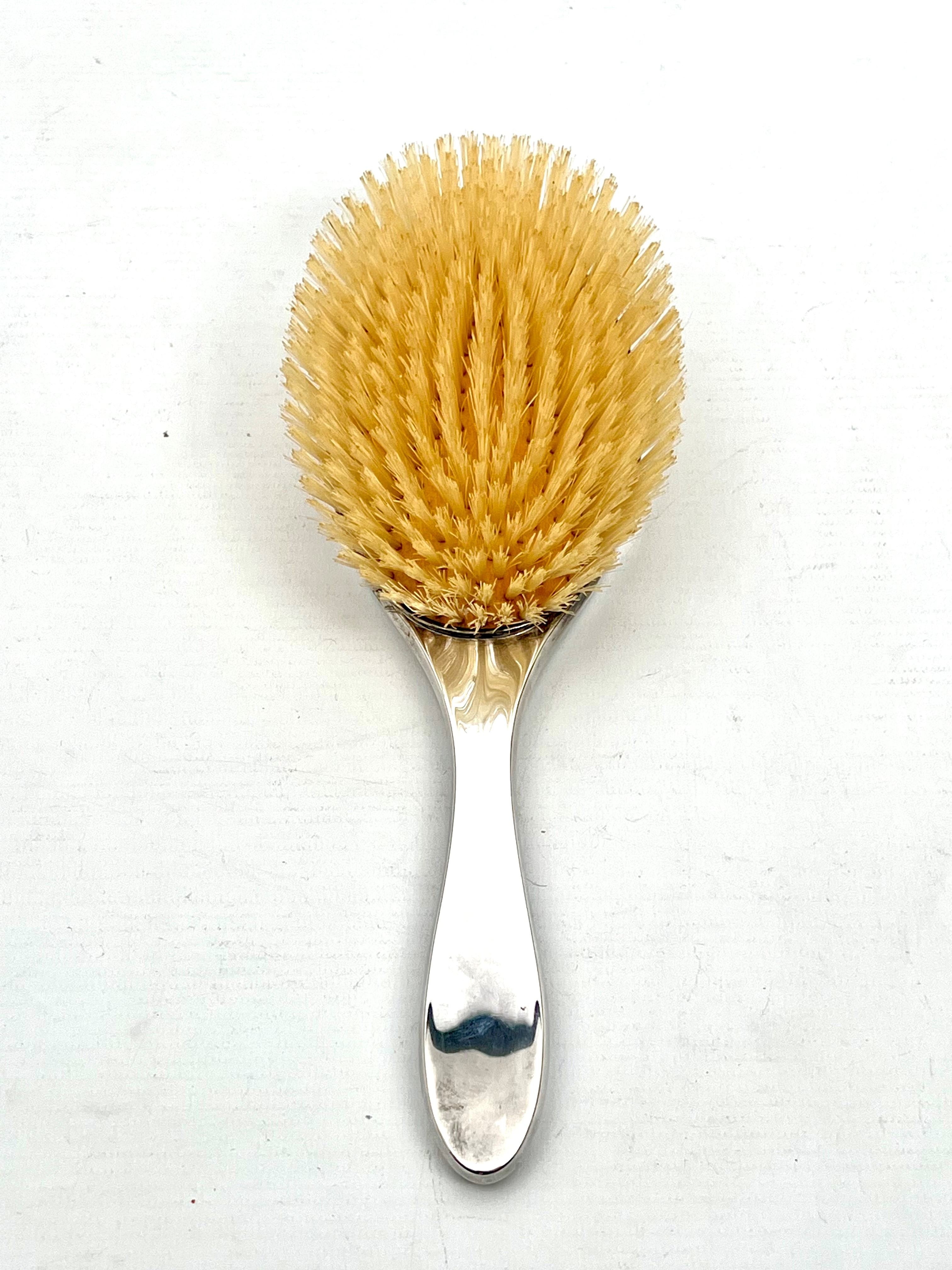 A boxed George V silver hair brush - Daniel Manufacturing Co., Birmingham 1930, engine turned - Image 6 of 6