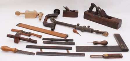 A box of vintage tools - to include two beech wood woodworking planes; an Elliott-Lucas Elvicta