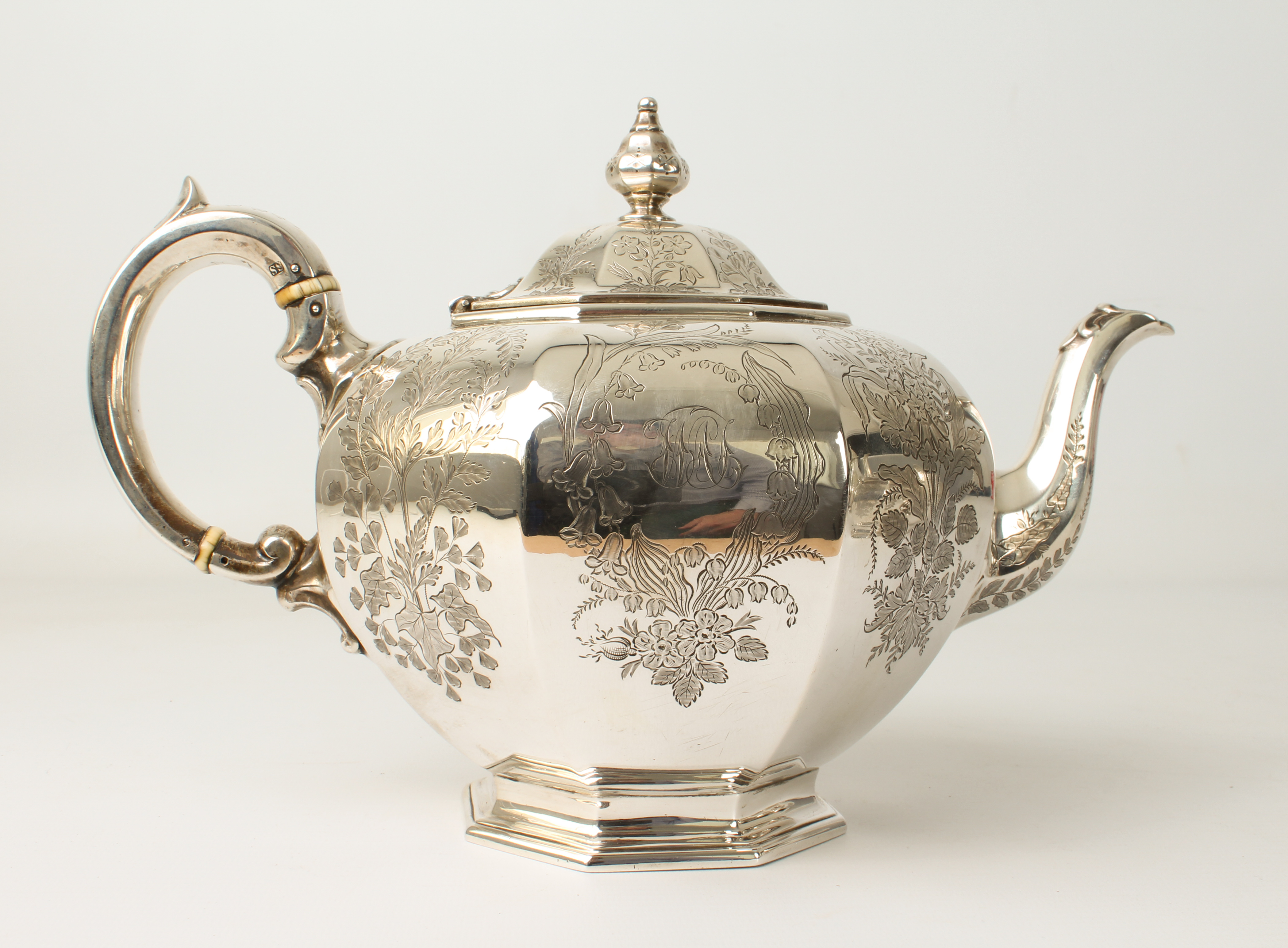 A Victorian silver four-piece tea and coffee service - Goldsmiths Alliance Ltd (Samuel Smily), - Bild 16 aus 19