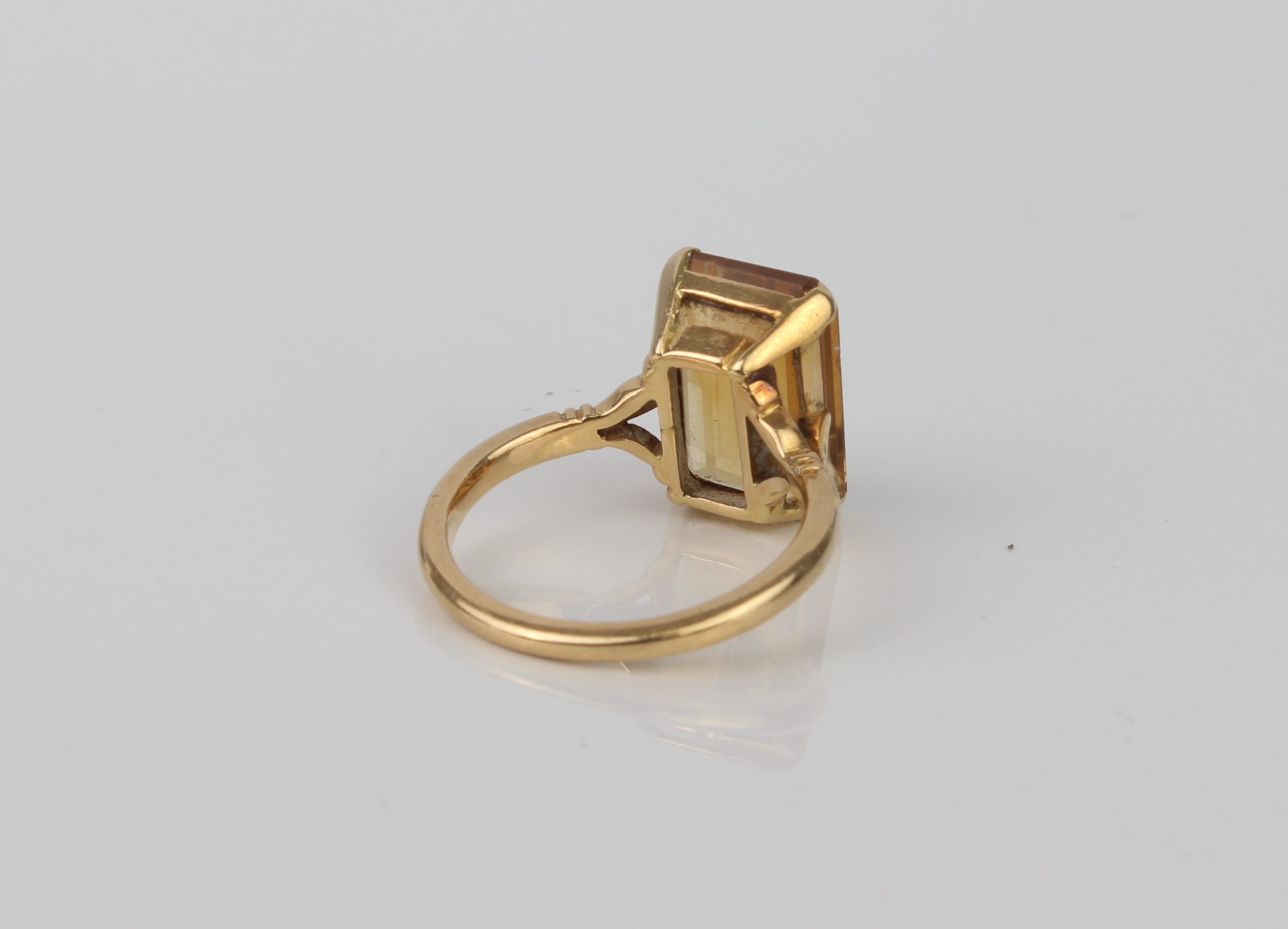 An 18ct yellow gold and yellow stone ring - unmarked, tests as 18ct gold, probably yellow - Bild 4 aus 4