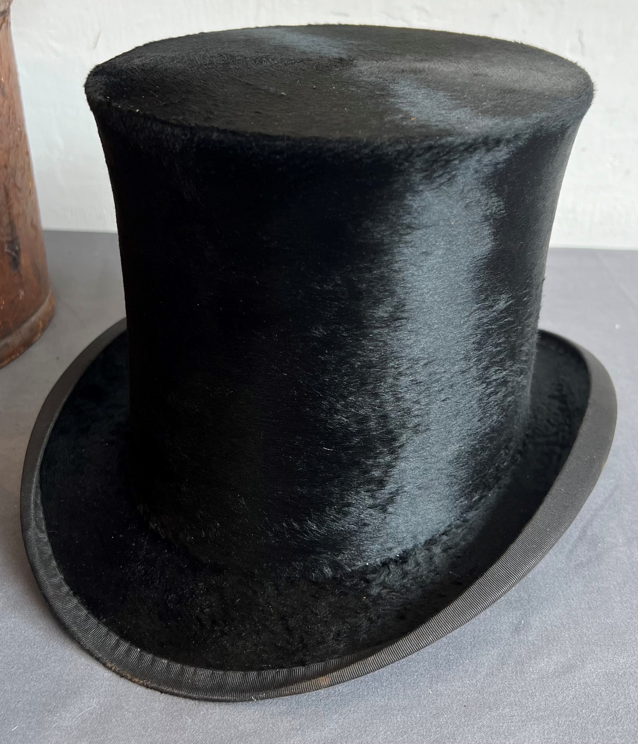 A splendid and fine quality silk top hat by Harman of 422 The Strand, London - late 19th / early - Image 3 of 20
