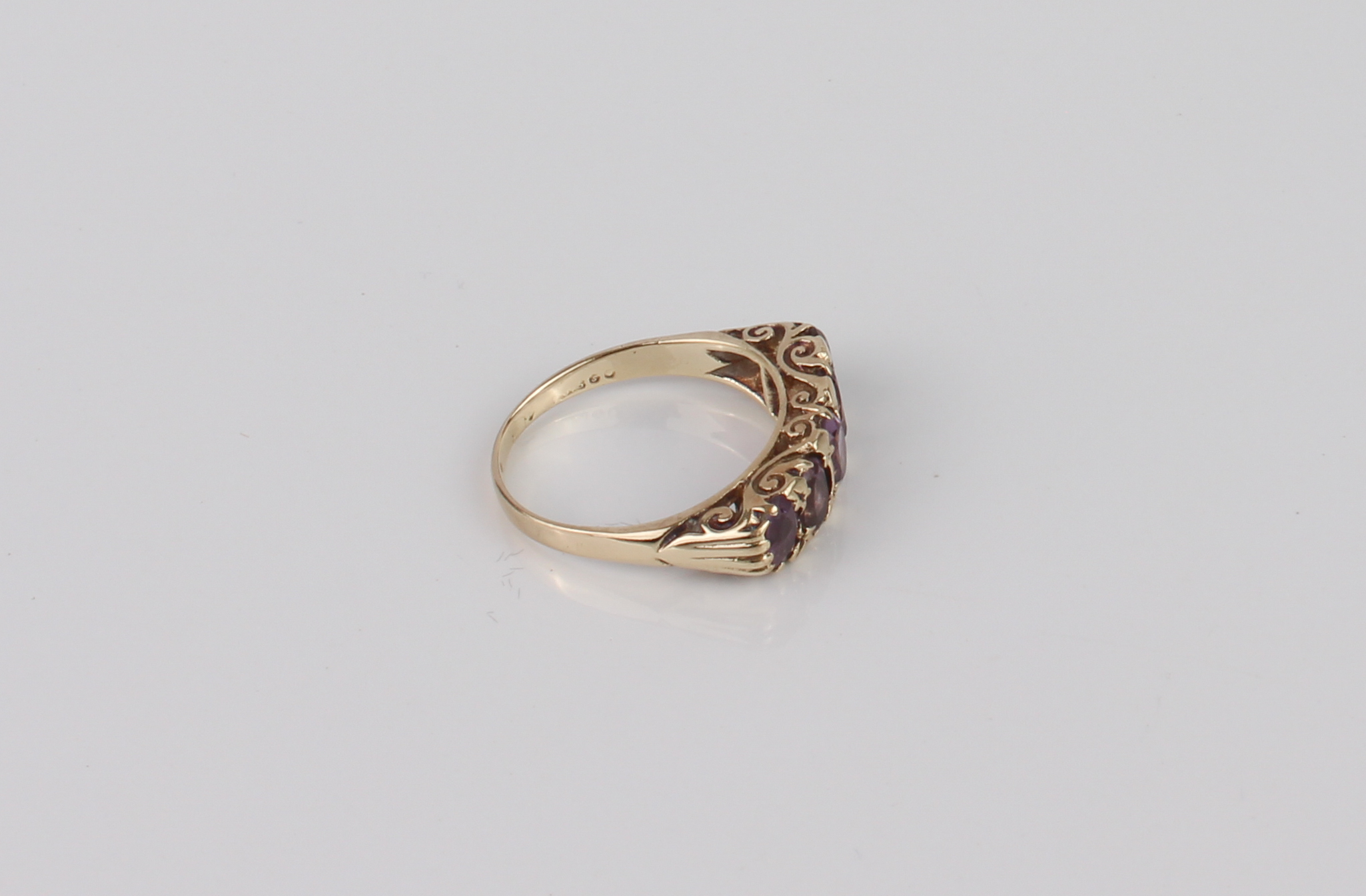 A 9ct gold and amethyst five stone Victorian-style ring - hallmarked London 1973, with five - Image 3 of 5