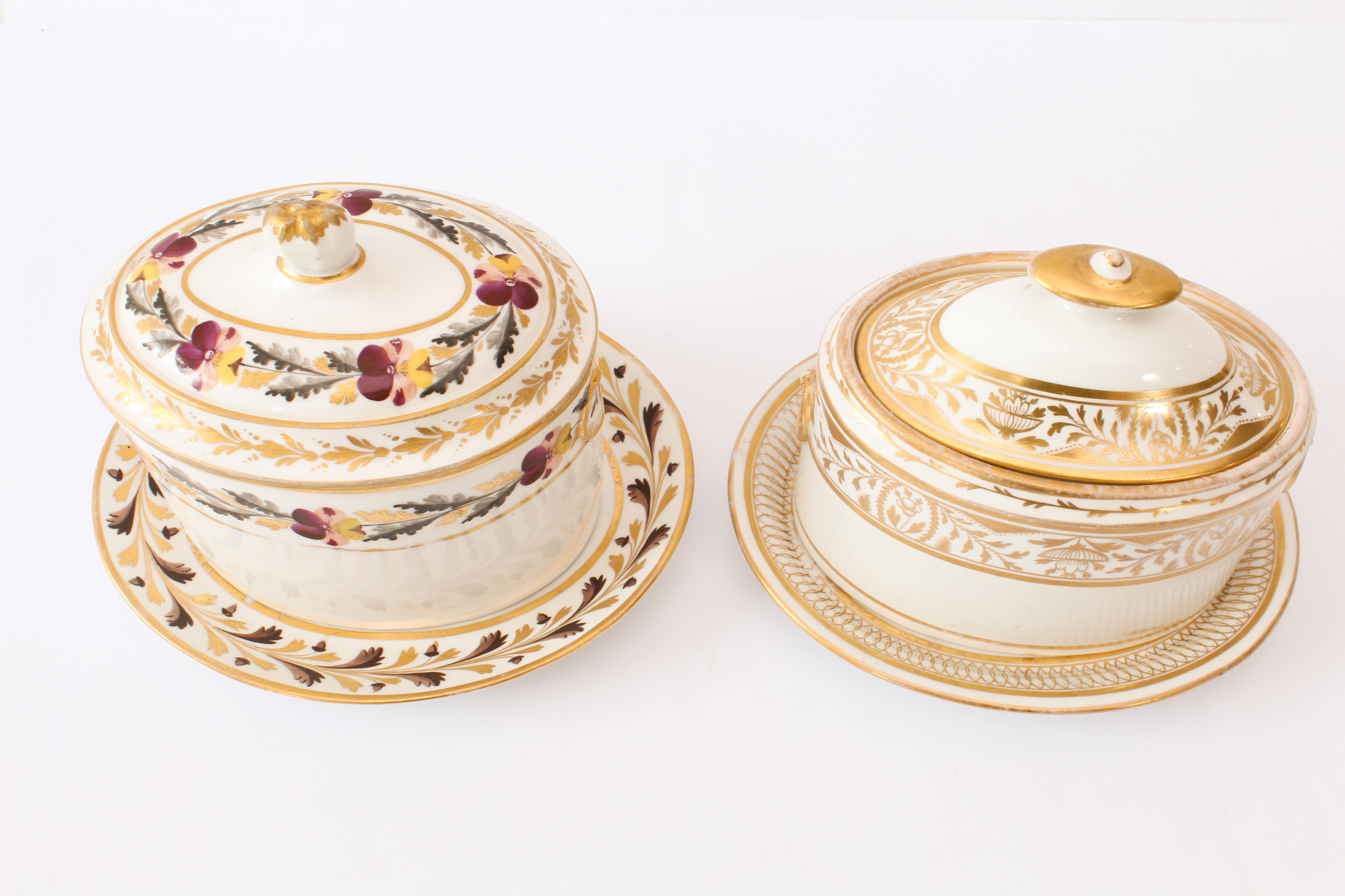 Two 19th century English porcelain oval sugar boxes and closely matched stands - one decorated - Image 6 of 6