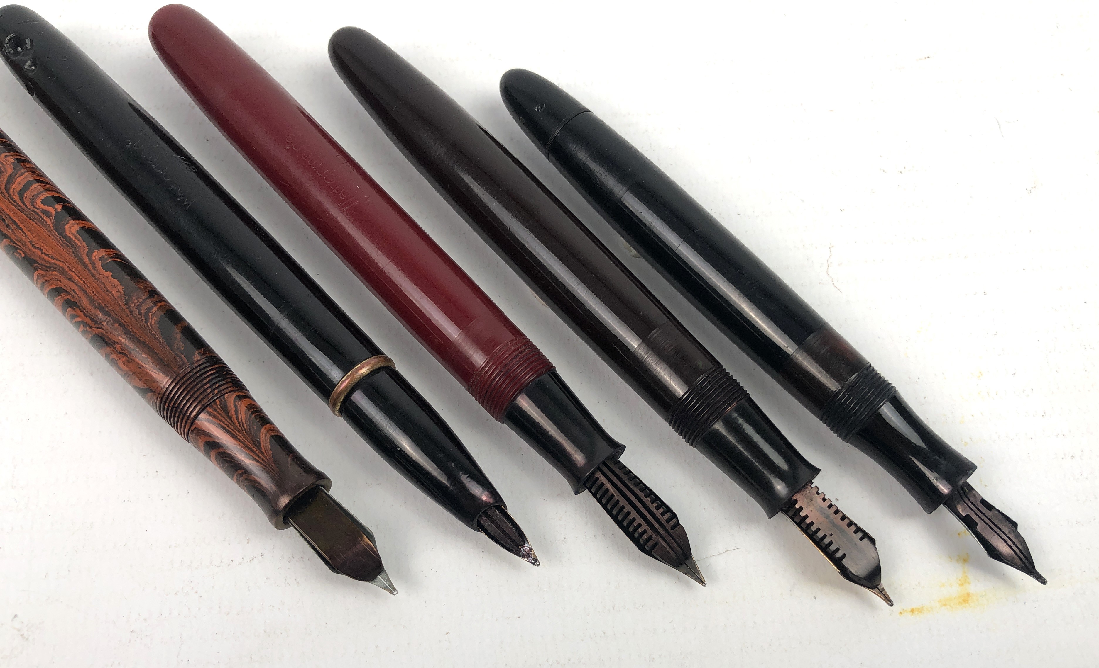 Five vintage fountain pens and a propelling pencil: a Mont Blanc 342 piston filler with red - Image 4 of 4