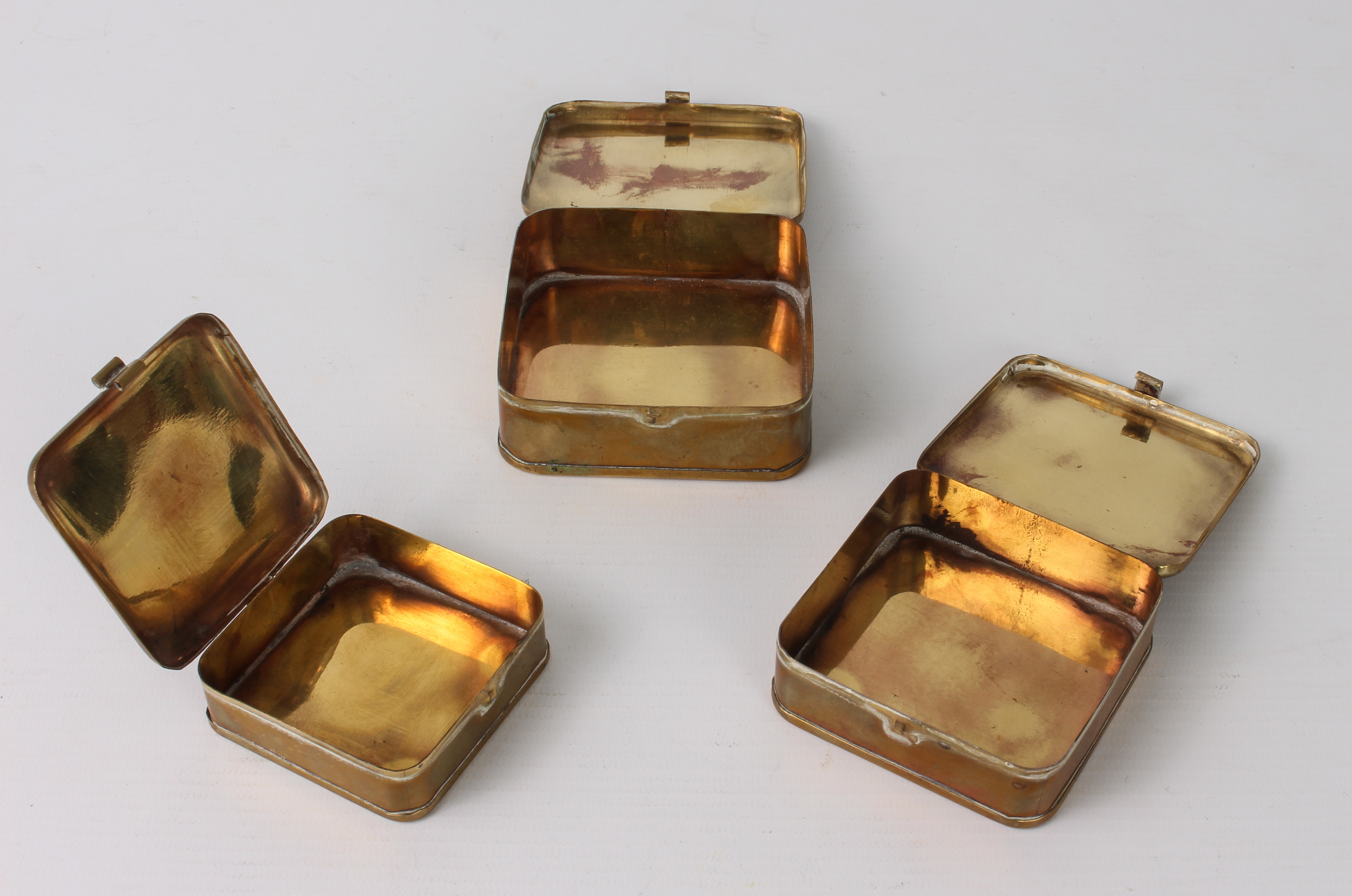 A graduated set of three brass and copper fishing bait boxes - square form with hinged lids, - Bild 2 aus 2
