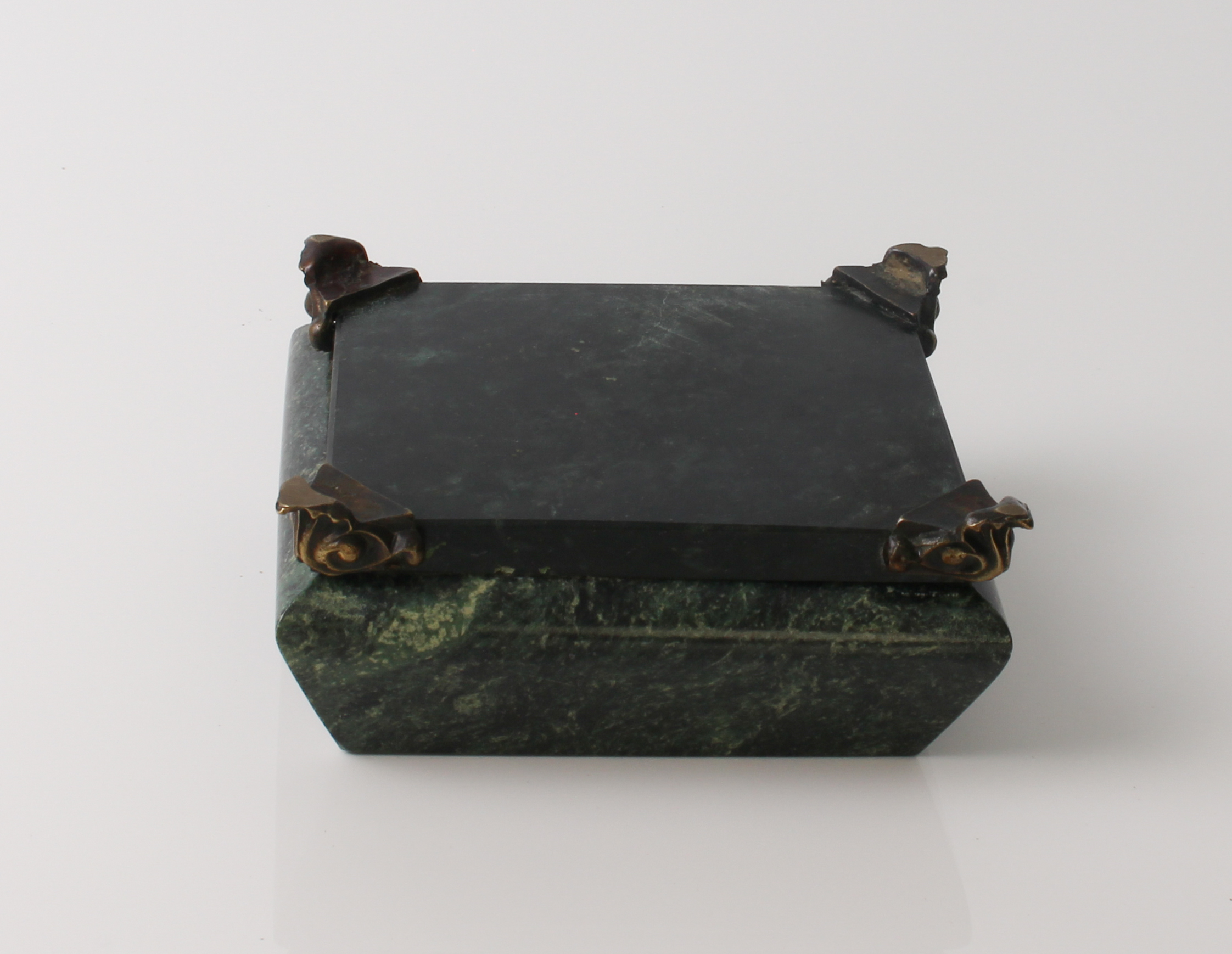 A mottled green marble and brass box - 20th century, of sarcophagus form, the lift-off lid with - Image 3 of 3
