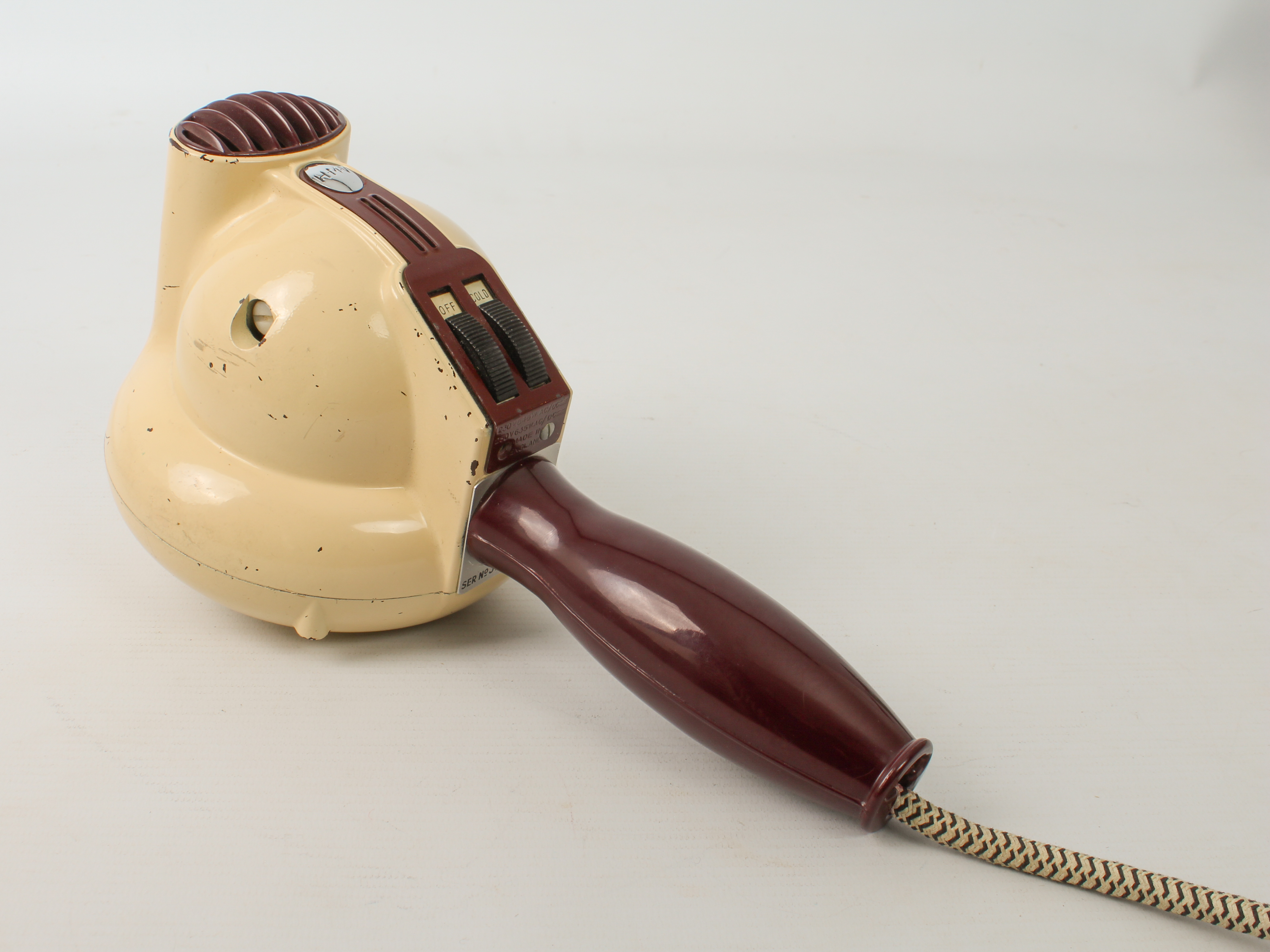 A vintage bakelite hairdryer by the Gramophone Co. Ltd. HMV - model HD1, 1930s-40s, maroon - Image 2 of 3