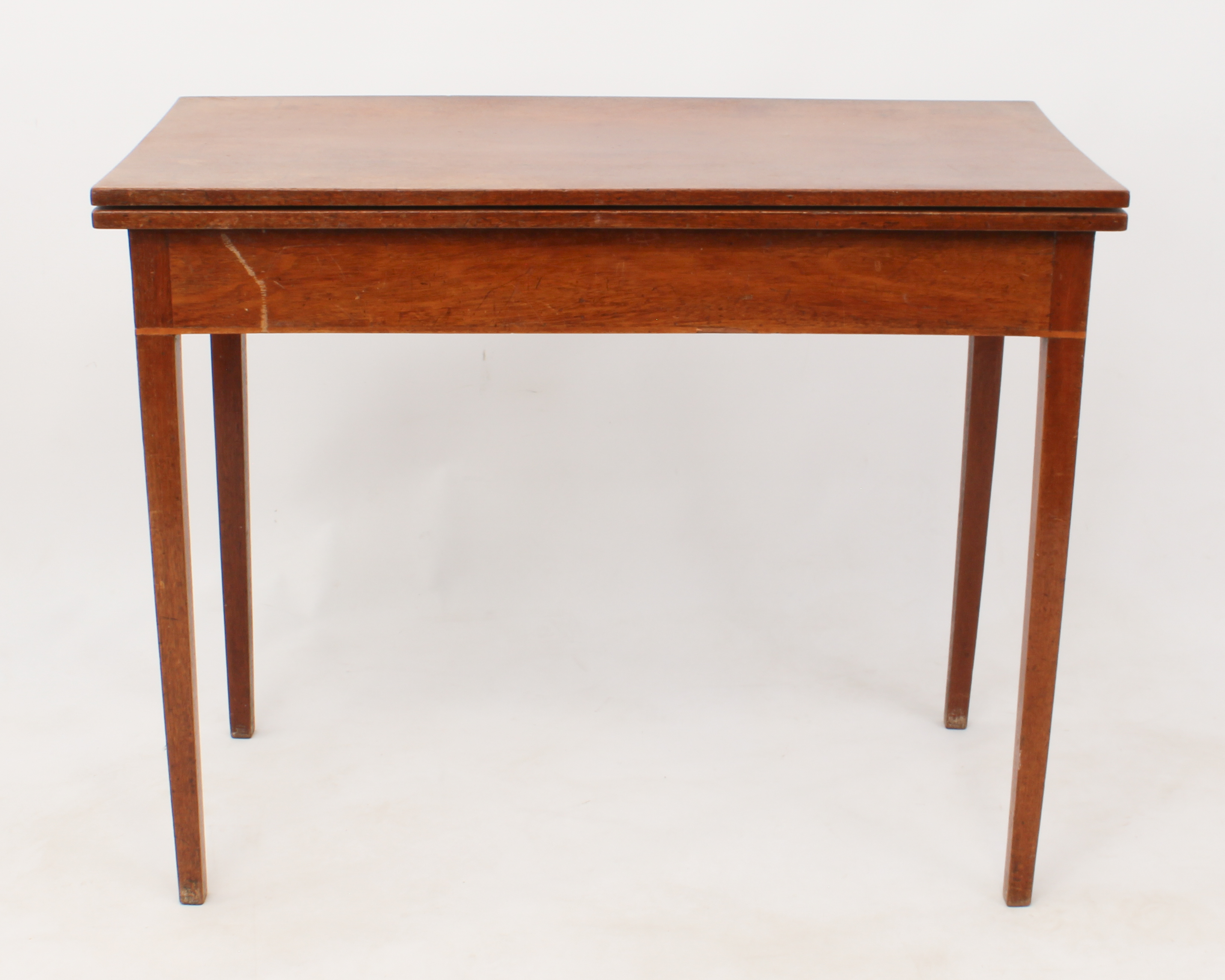 A mid-19th century mahogany rectangular fold-over tea table - with a boxwood edge banded frieze, - Bild 2 aus 4