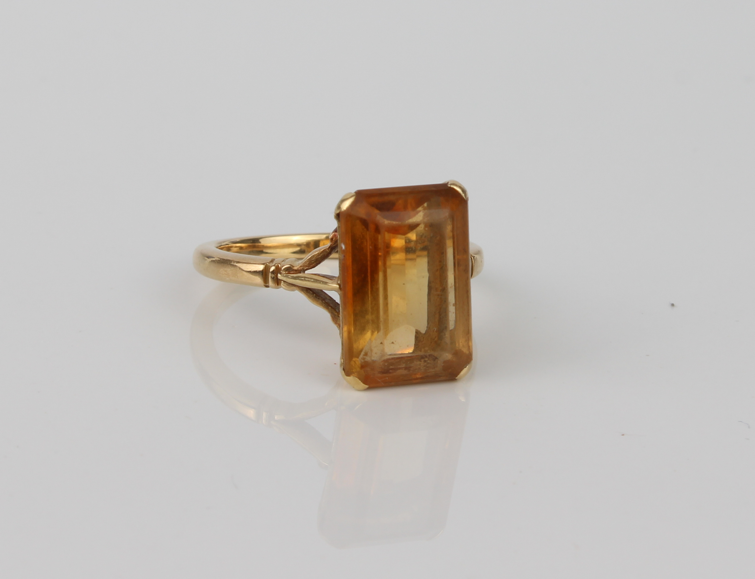 An 18ct yellow gold and yellow stone ring - unmarked, tests as 18ct gold, probably yellow - Bild 2 aus 4