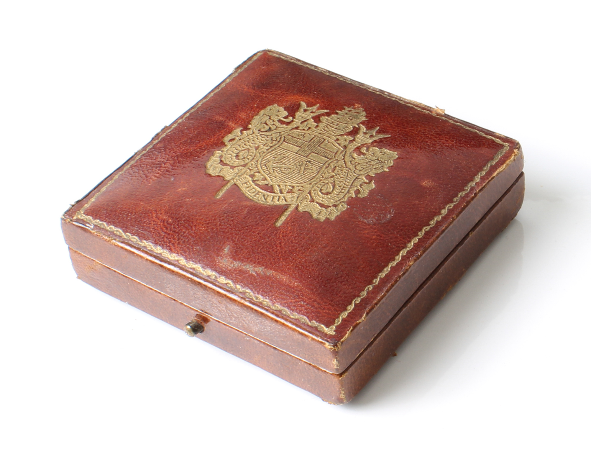 A 1907 gold sovereign in its Lloyd's of London gilt-tooled leather fitted case and complete with its - Image 6 of 6