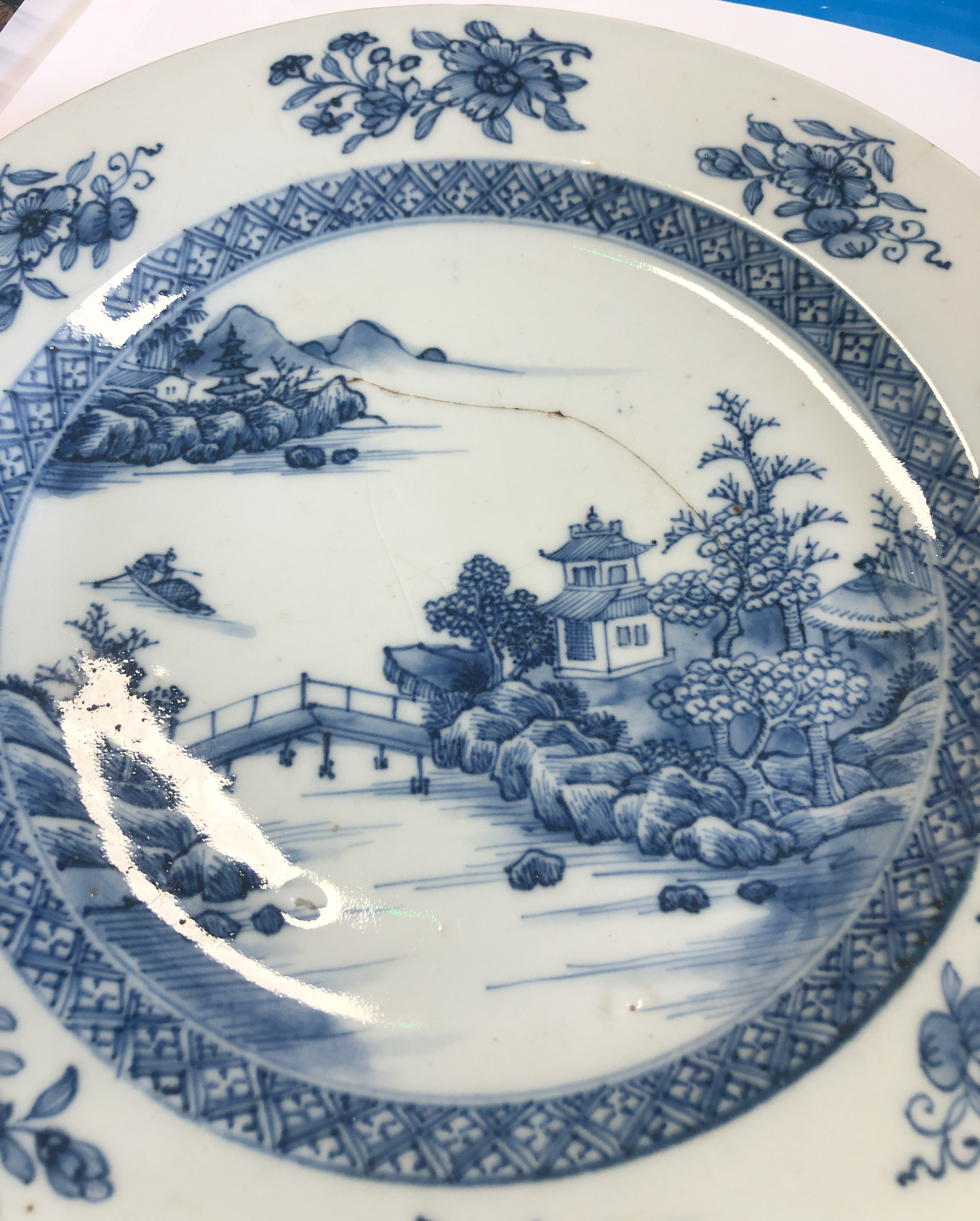 Eight Chinese export porcelain blue and white plates and octagonal platters - late 18th / early 19th - Image 22 of 31