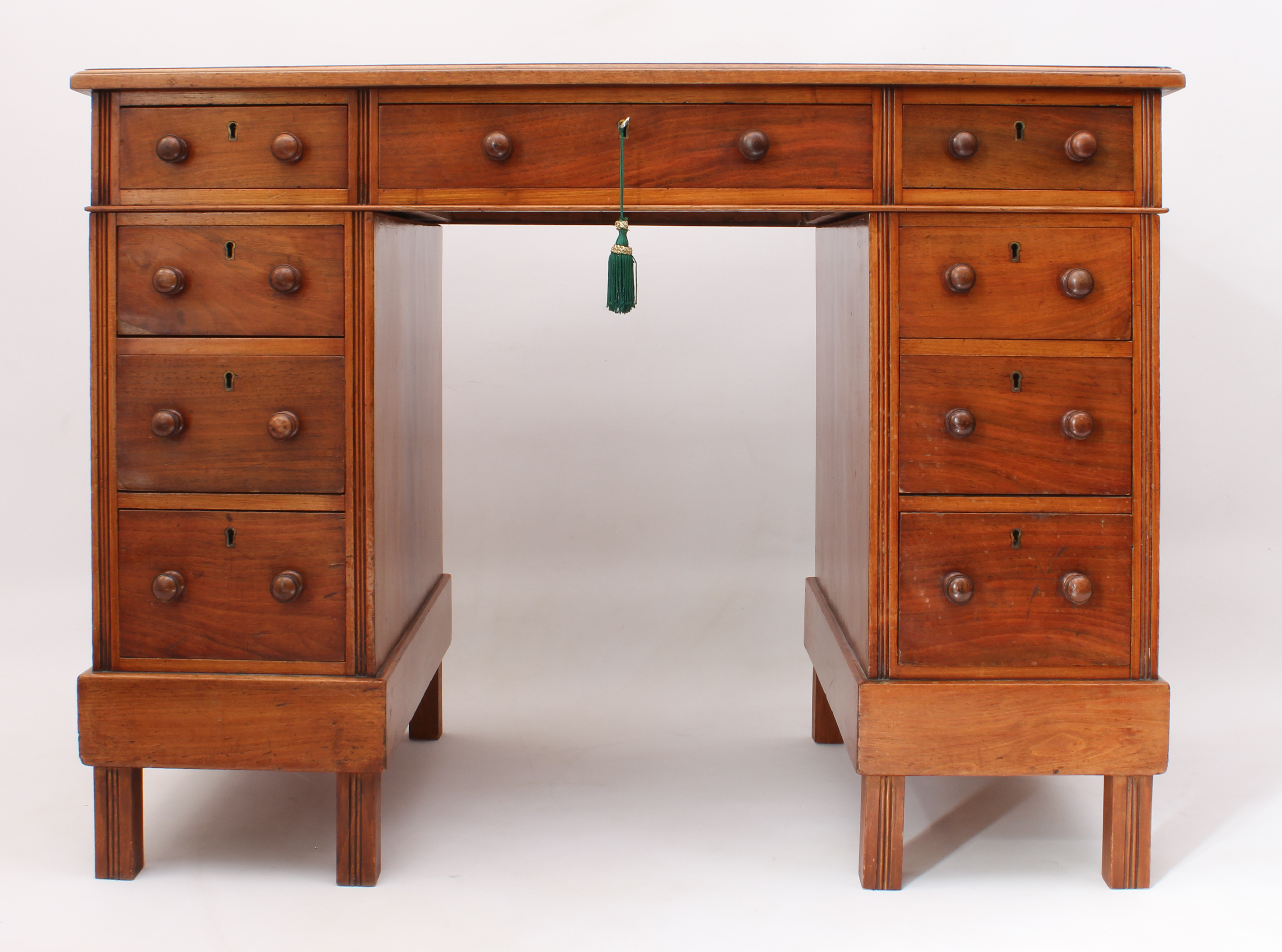 An Edwardian walnut double pedestal desk - the moulded top with inset gilt tooled green leather, - Bild 5 aus 6